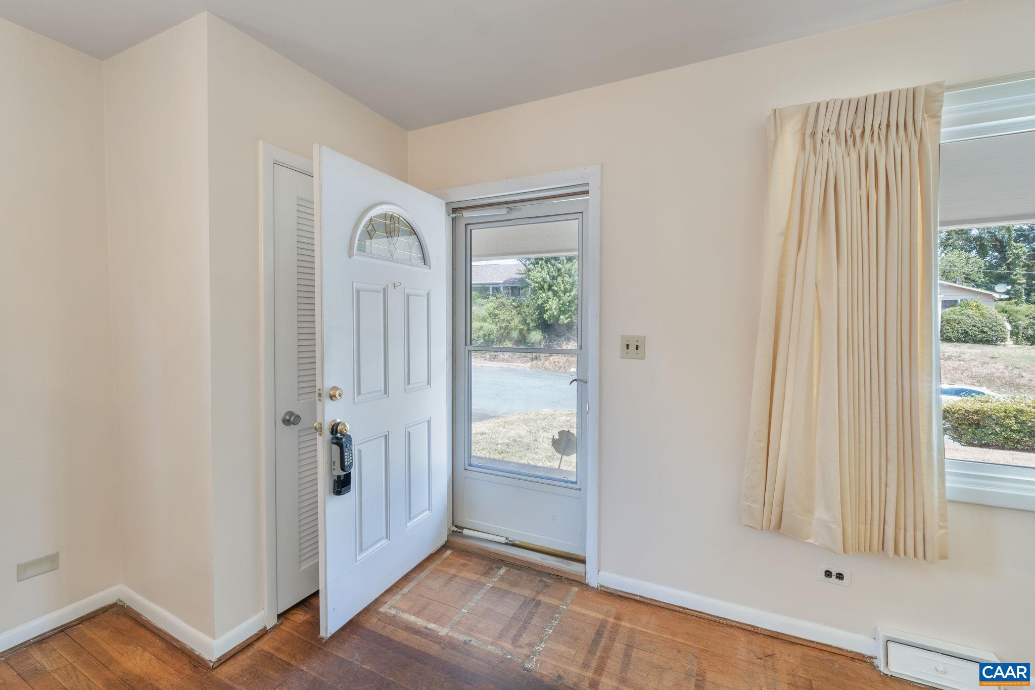 230 BROOKWOOD DR