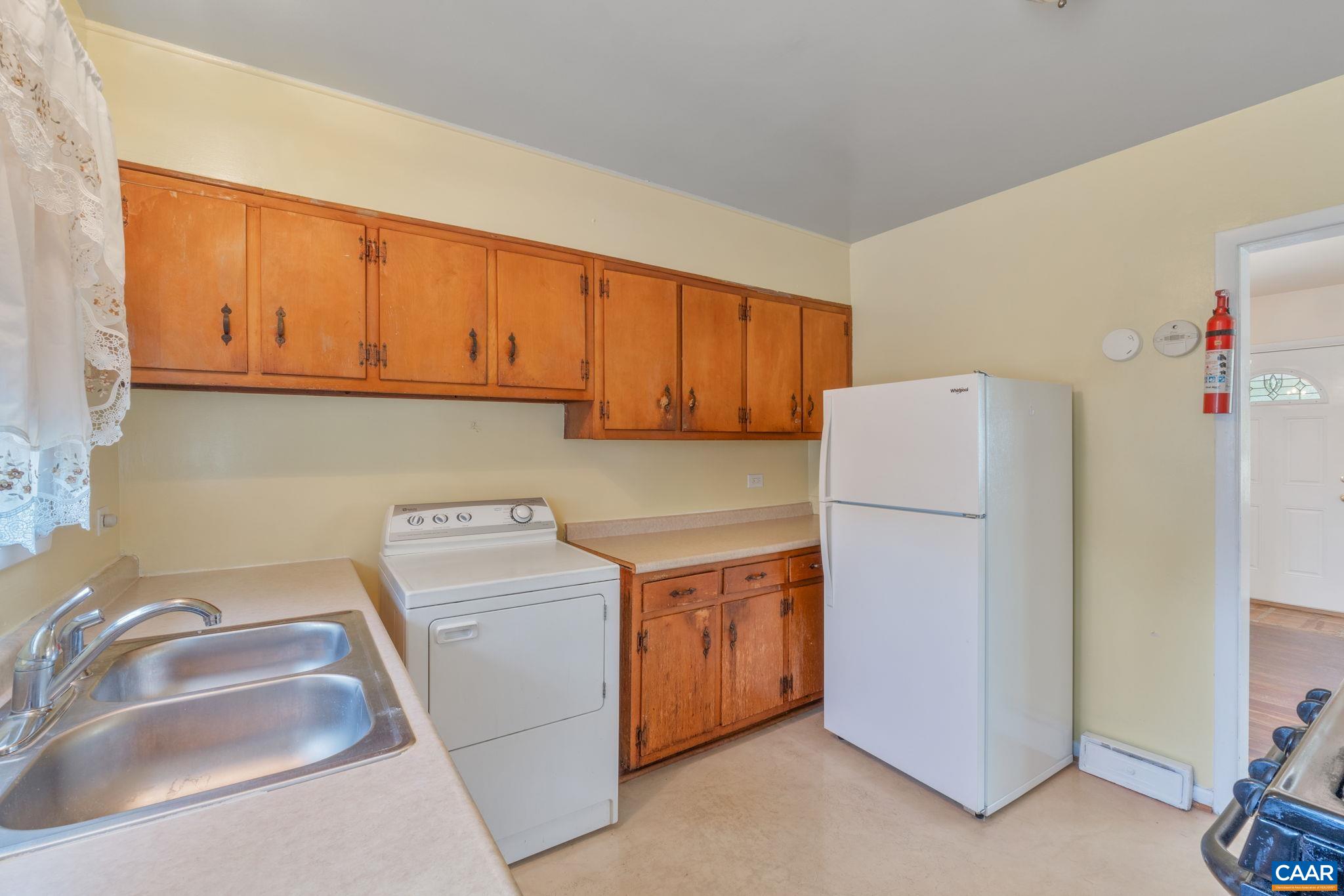 230 BROOKWOOD DR
