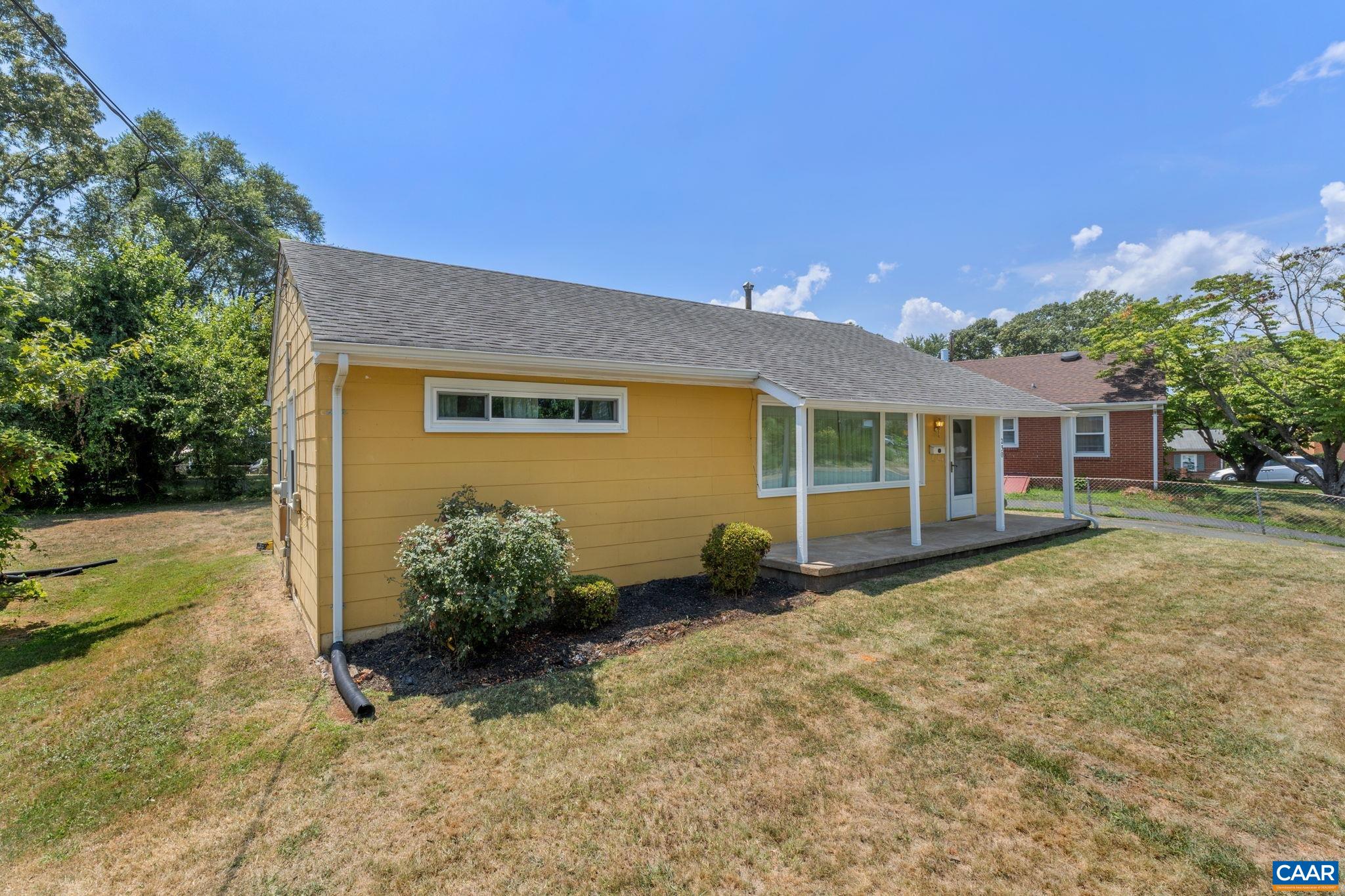 230 BROOKWOOD DR