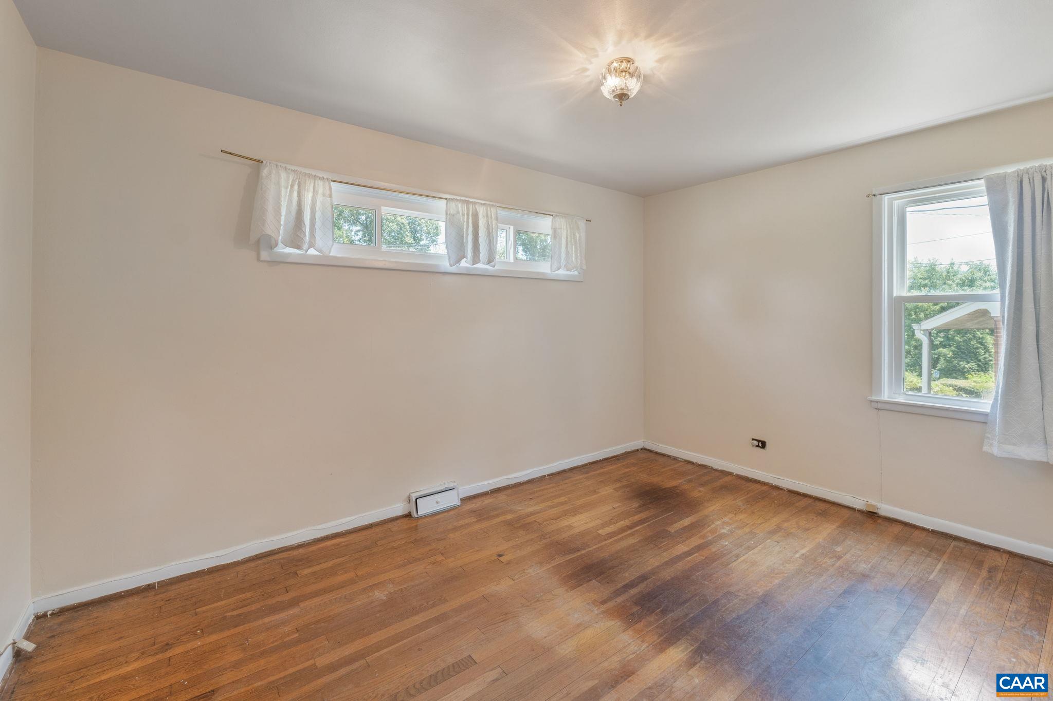 230 BROOKWOOD DR