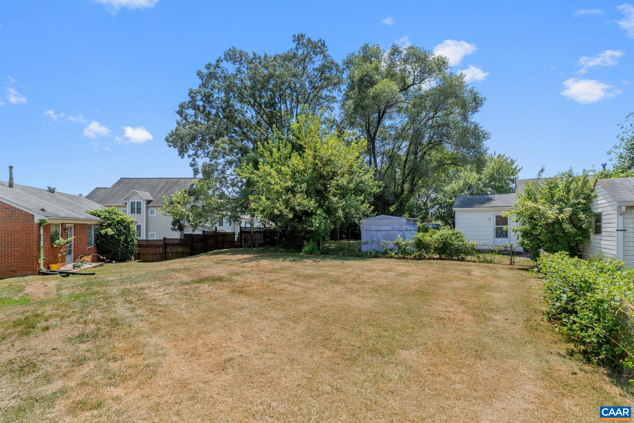 230 BROOKWOOD DR
