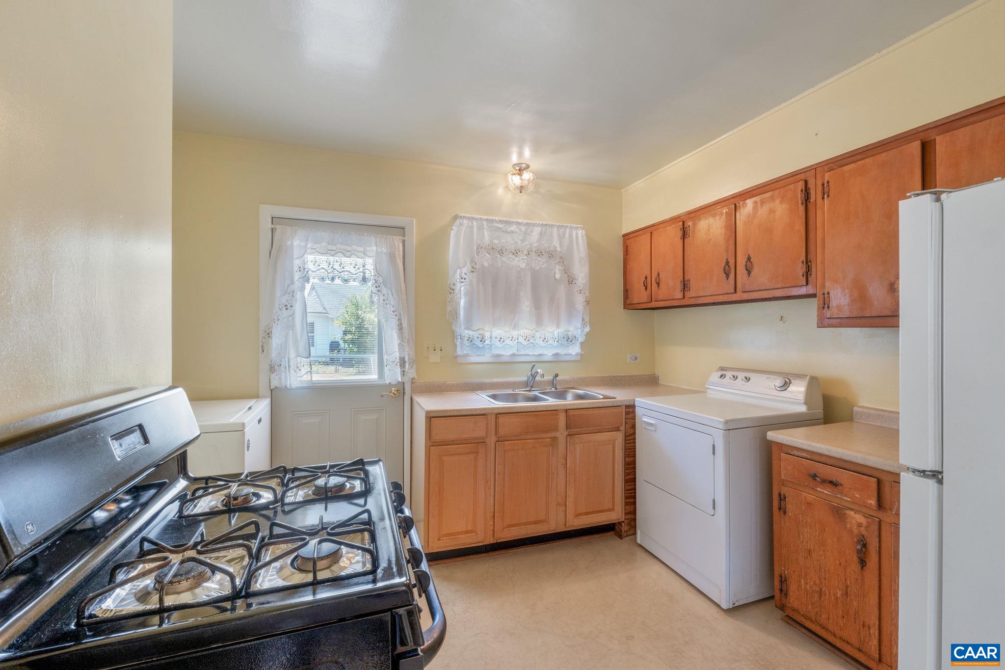 230 BROOKWOOD DR