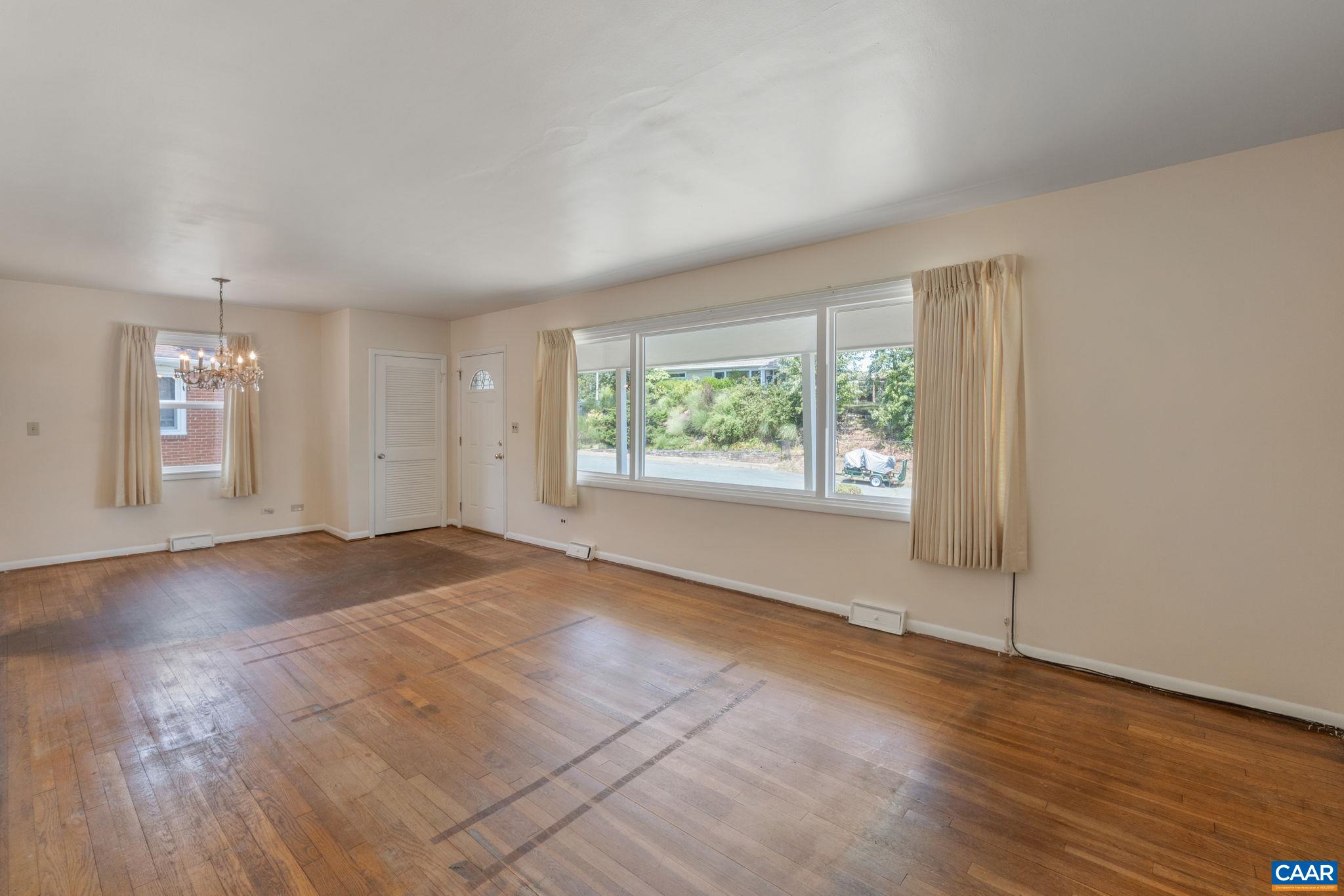 230 BROOKWOOD DR