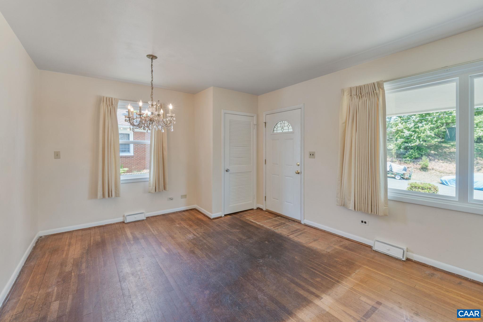 230 BROOKWOOD DR