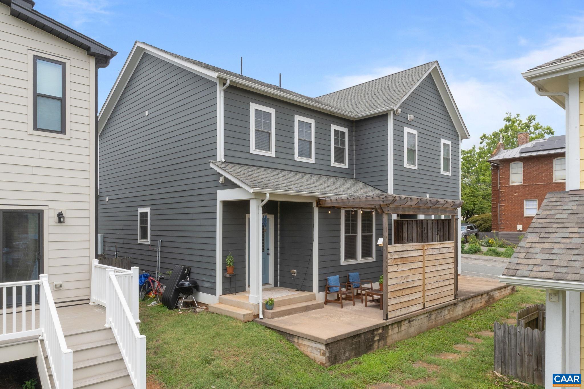 508 RIVES ST