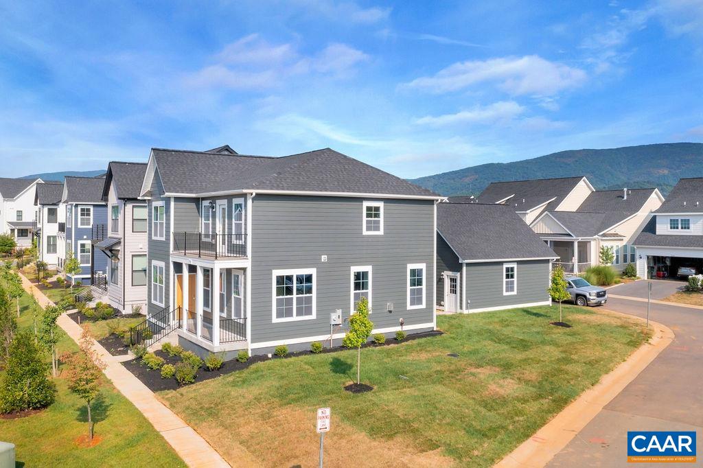 27 RAYNOR PL