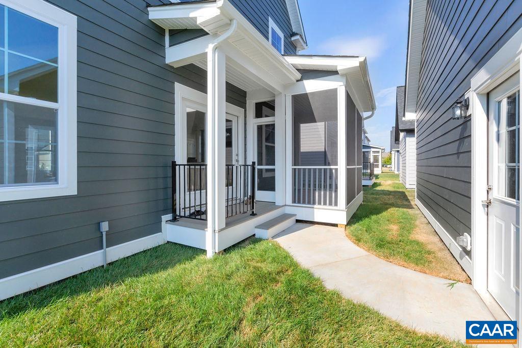 27 RAYNOR PL