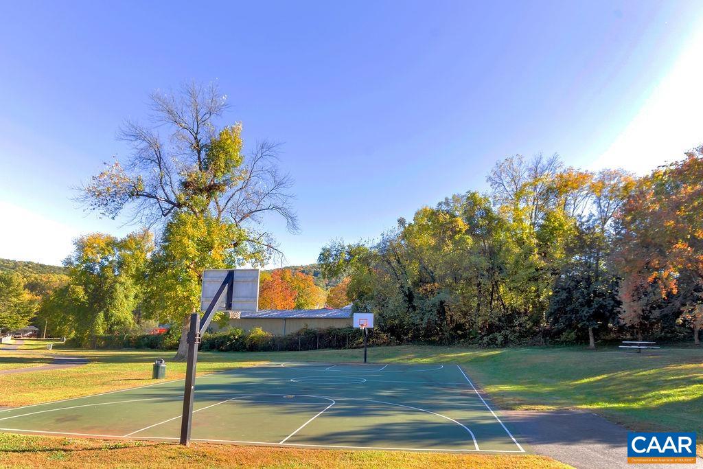 104 GREENWICH CT