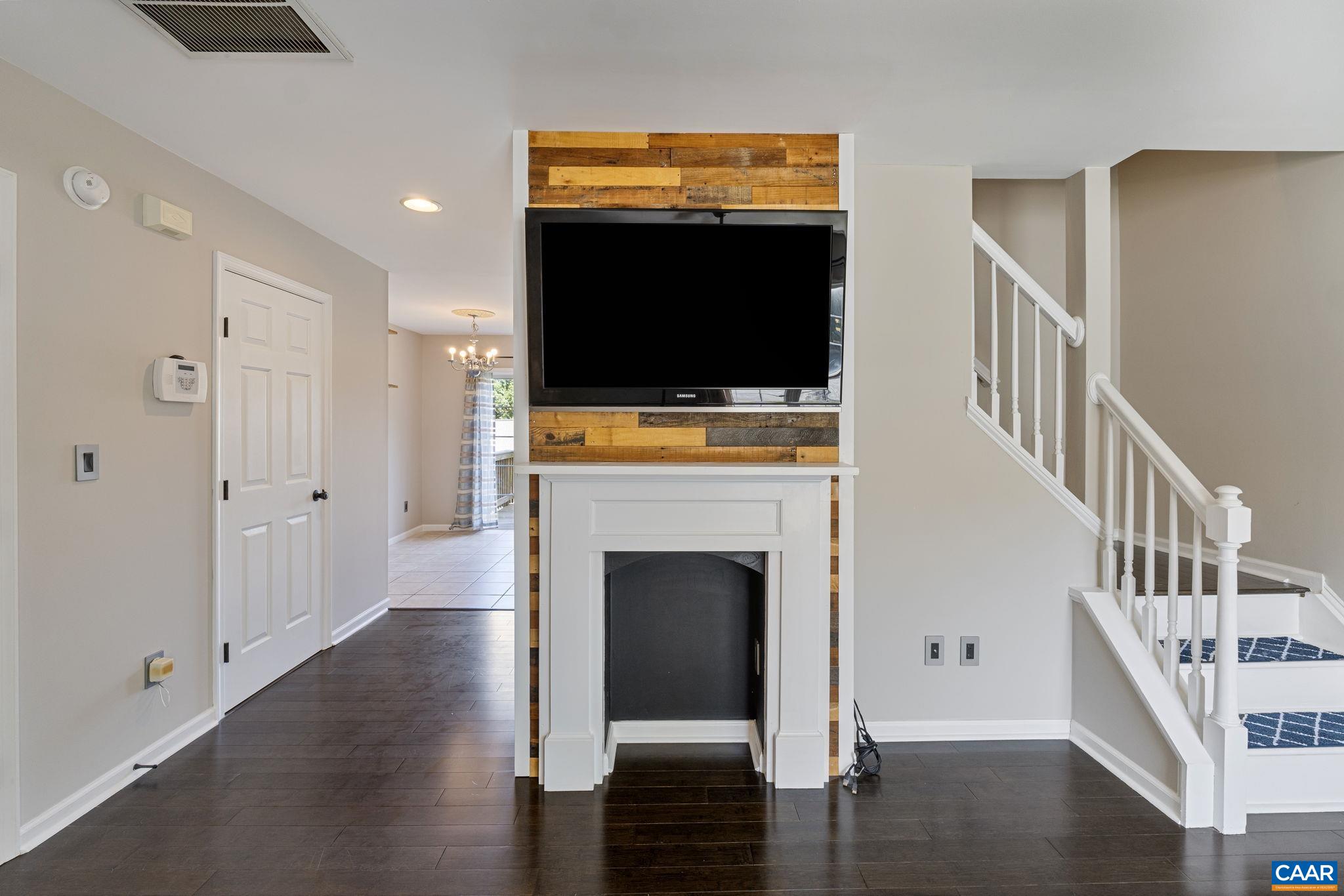 104 GREENWICH CT