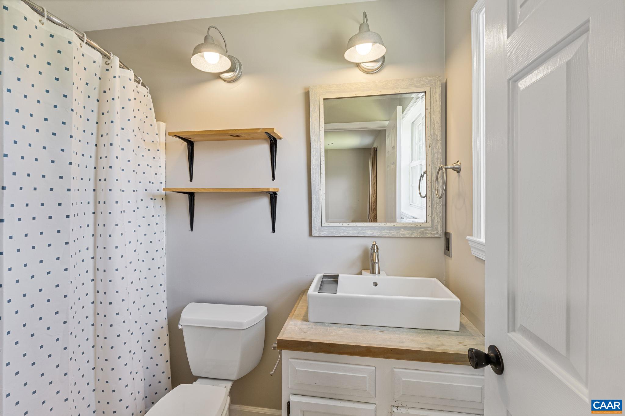 104 GREENWICH CT