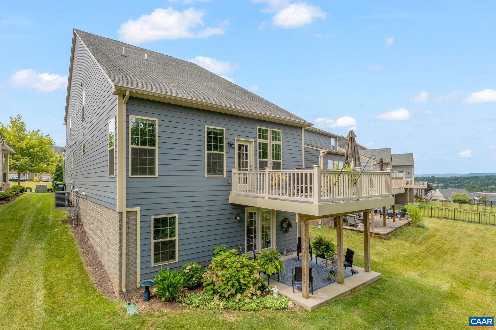 1389 DELPHI LN
