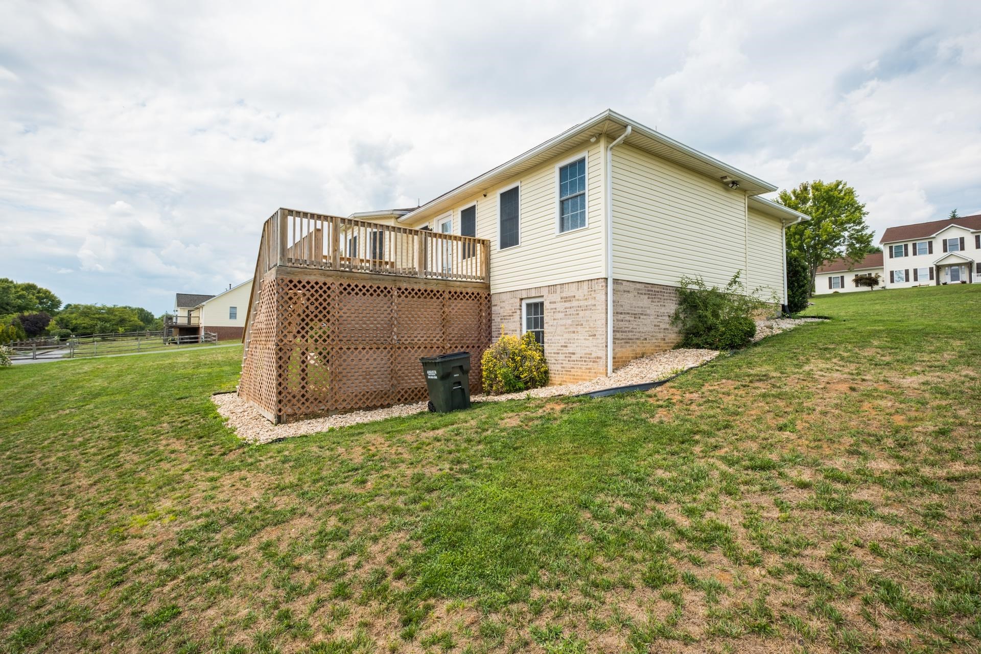 89 BRIDGEPORT DR