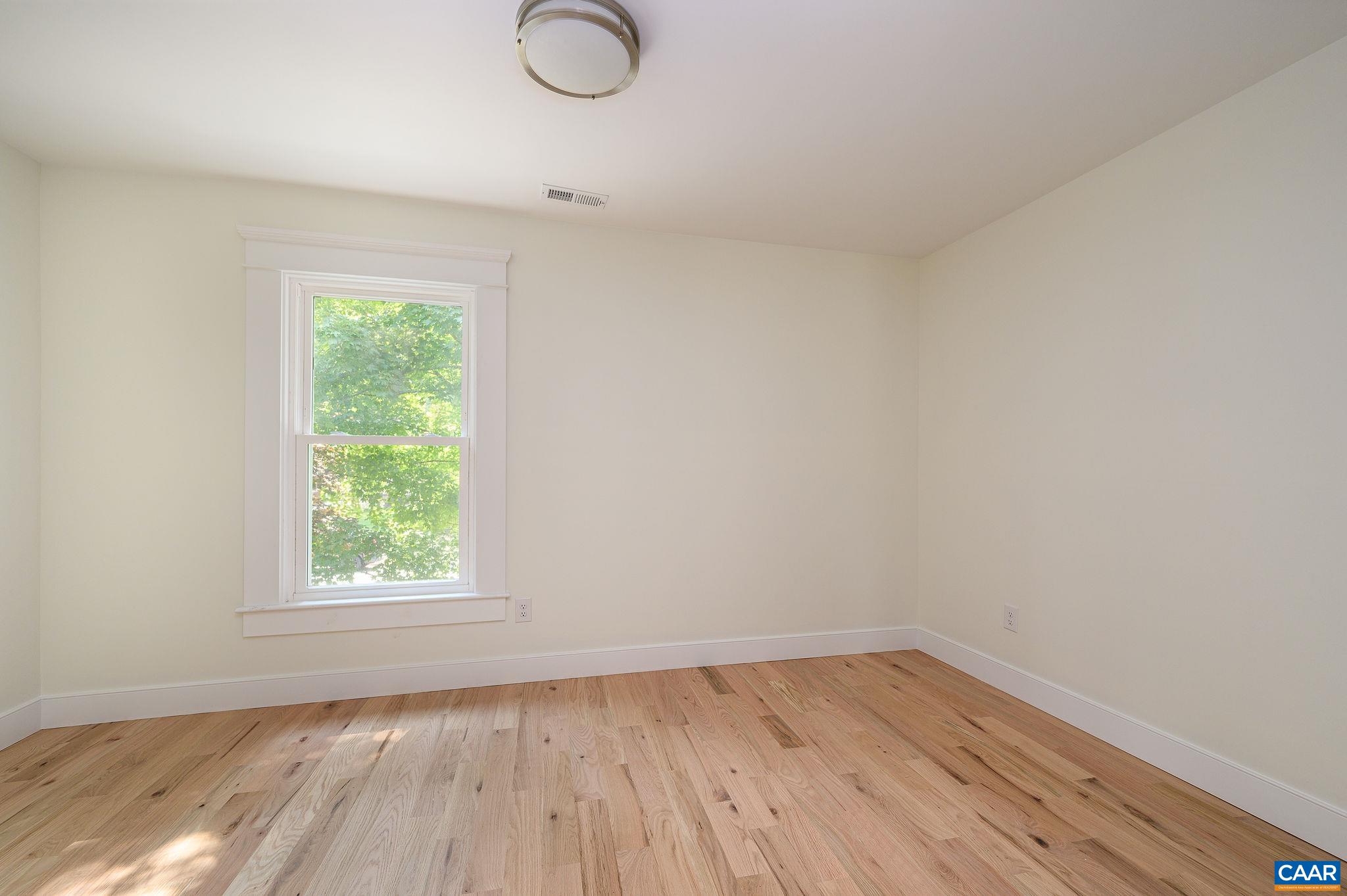 731 LOCUST AVE