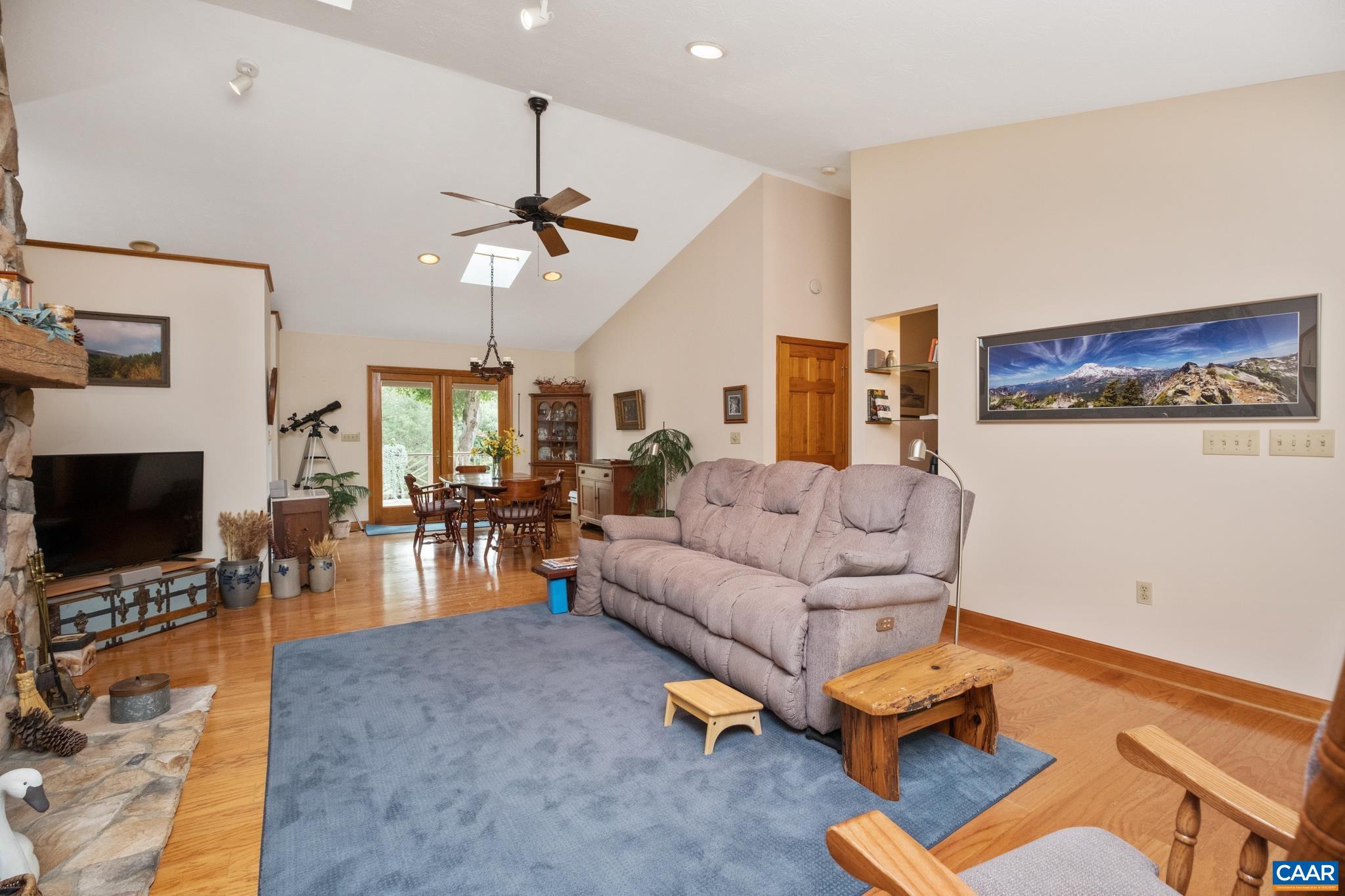 293 CRAWFORDS VIEW RD