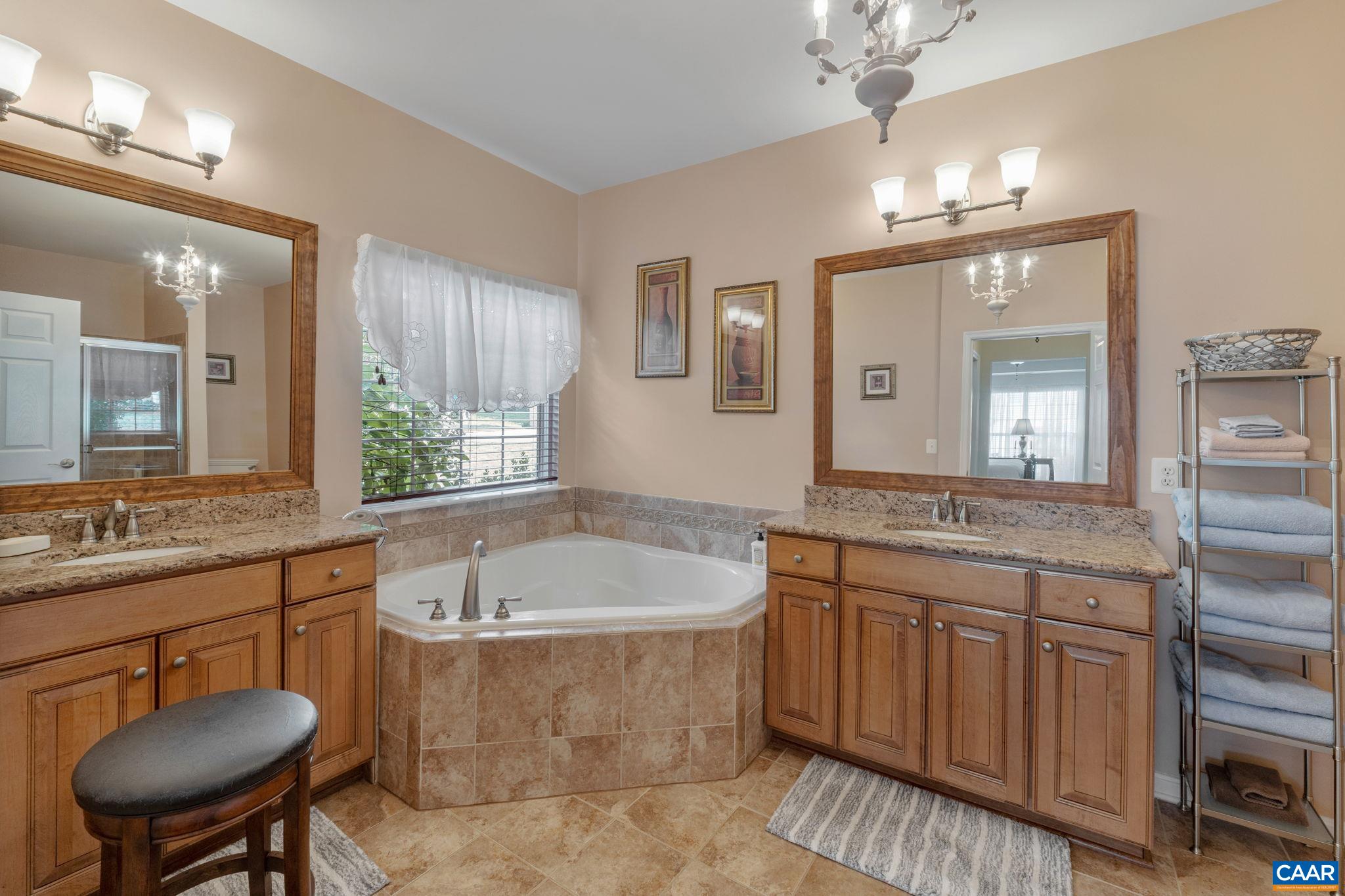 222 JOHN RUCKER DR