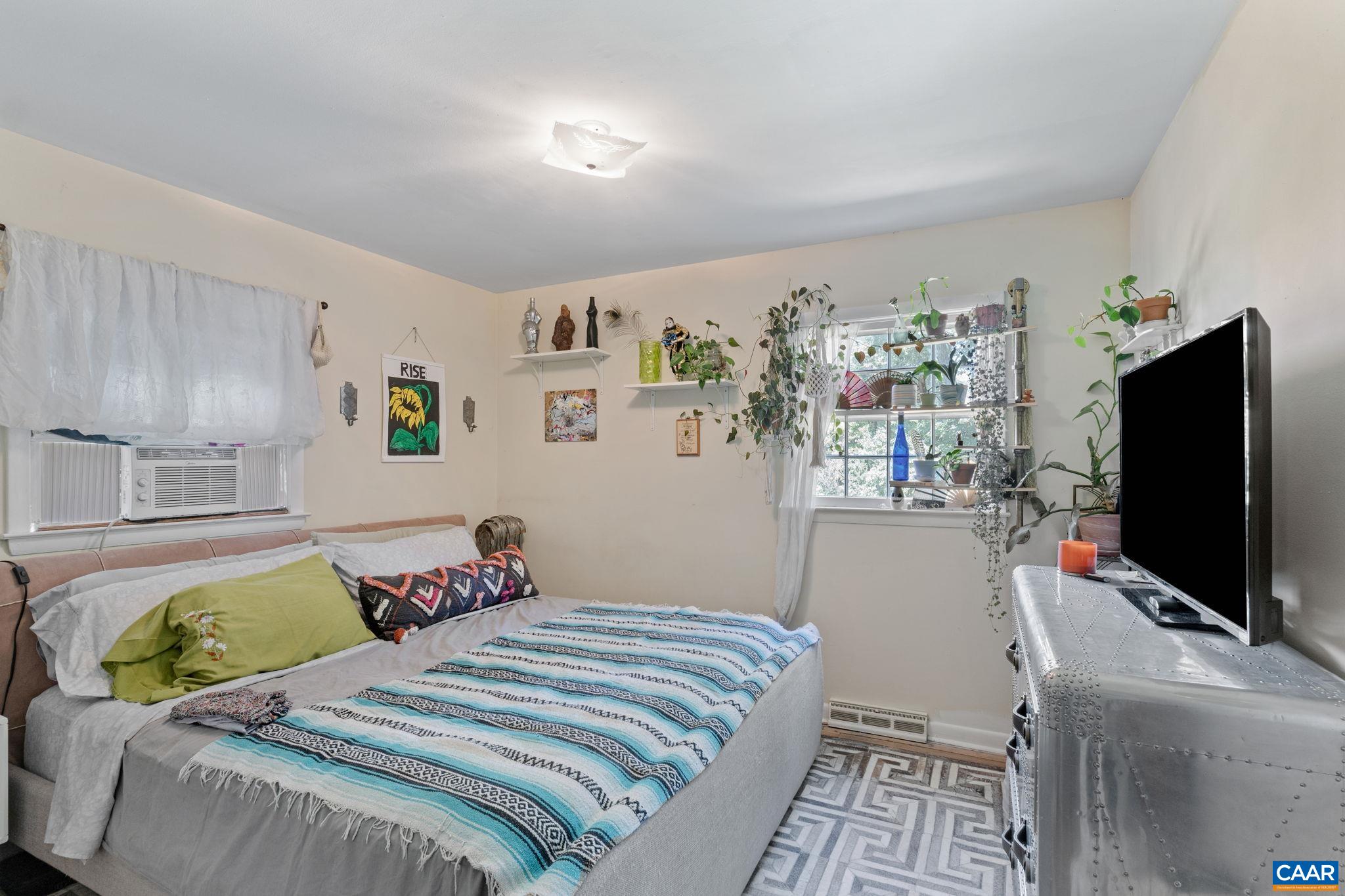 113 A/B S PIEDMONT AVE