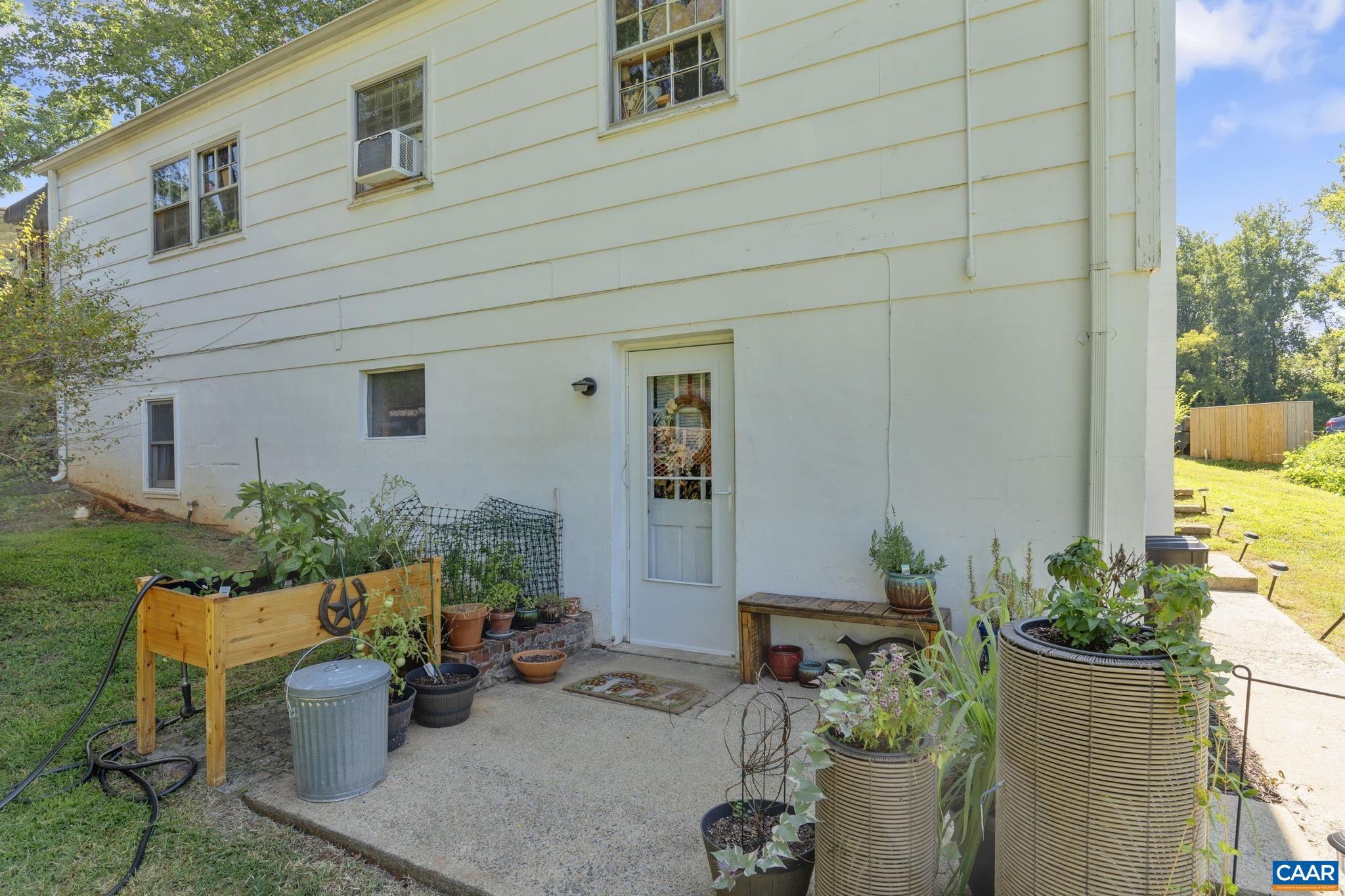 113 A/B S PIEDMONT AVE