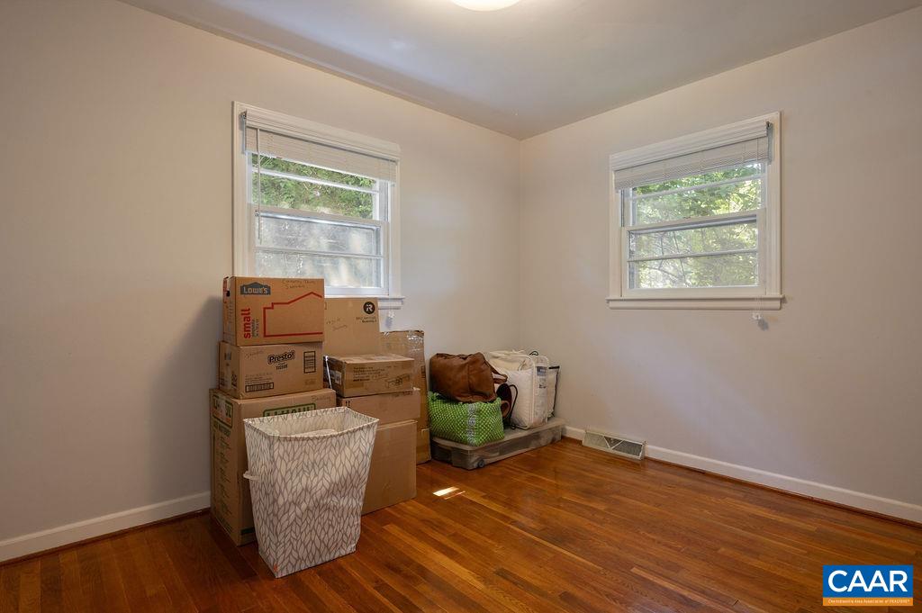 2213 BANBURY ST