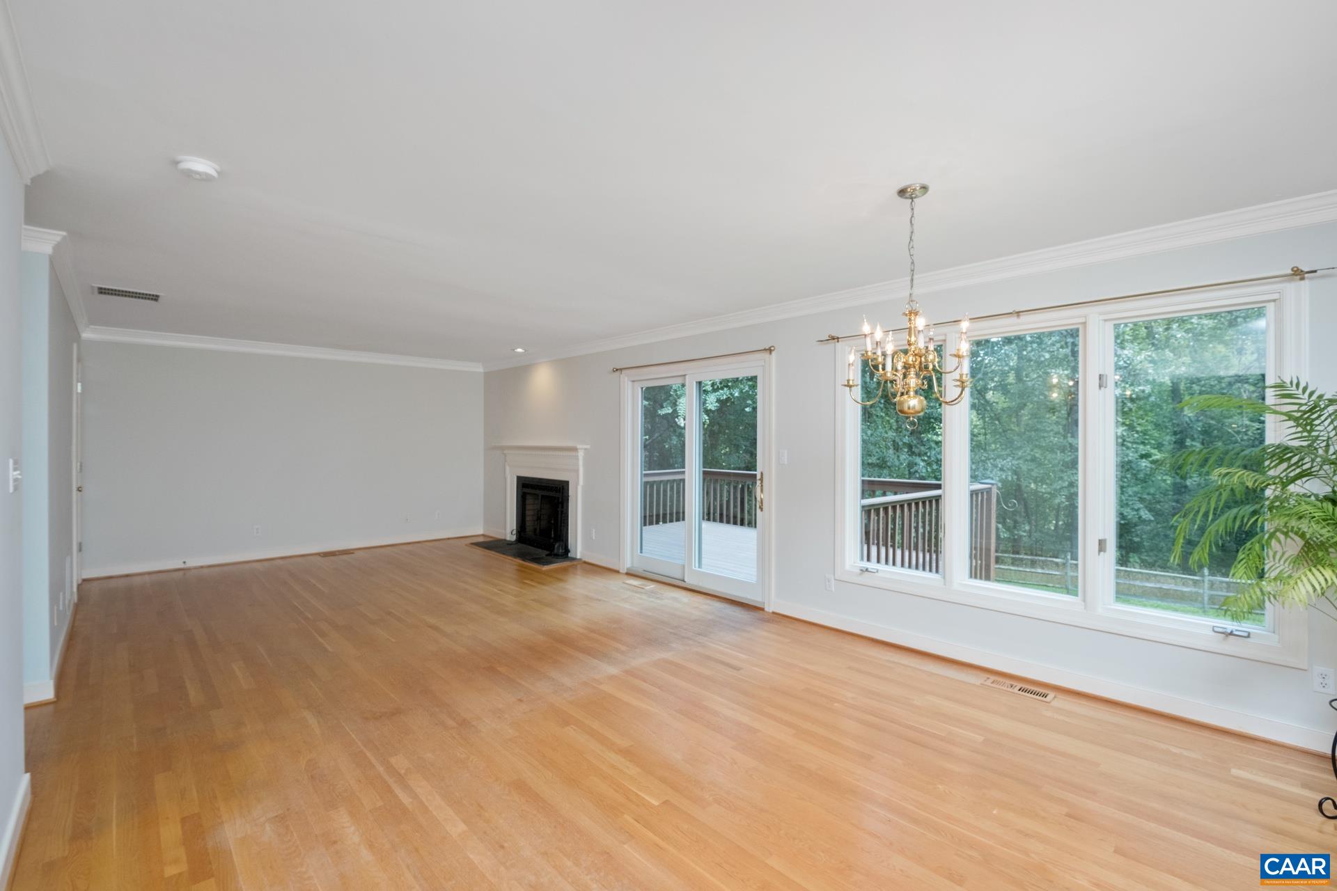 453 PEACOCK DR