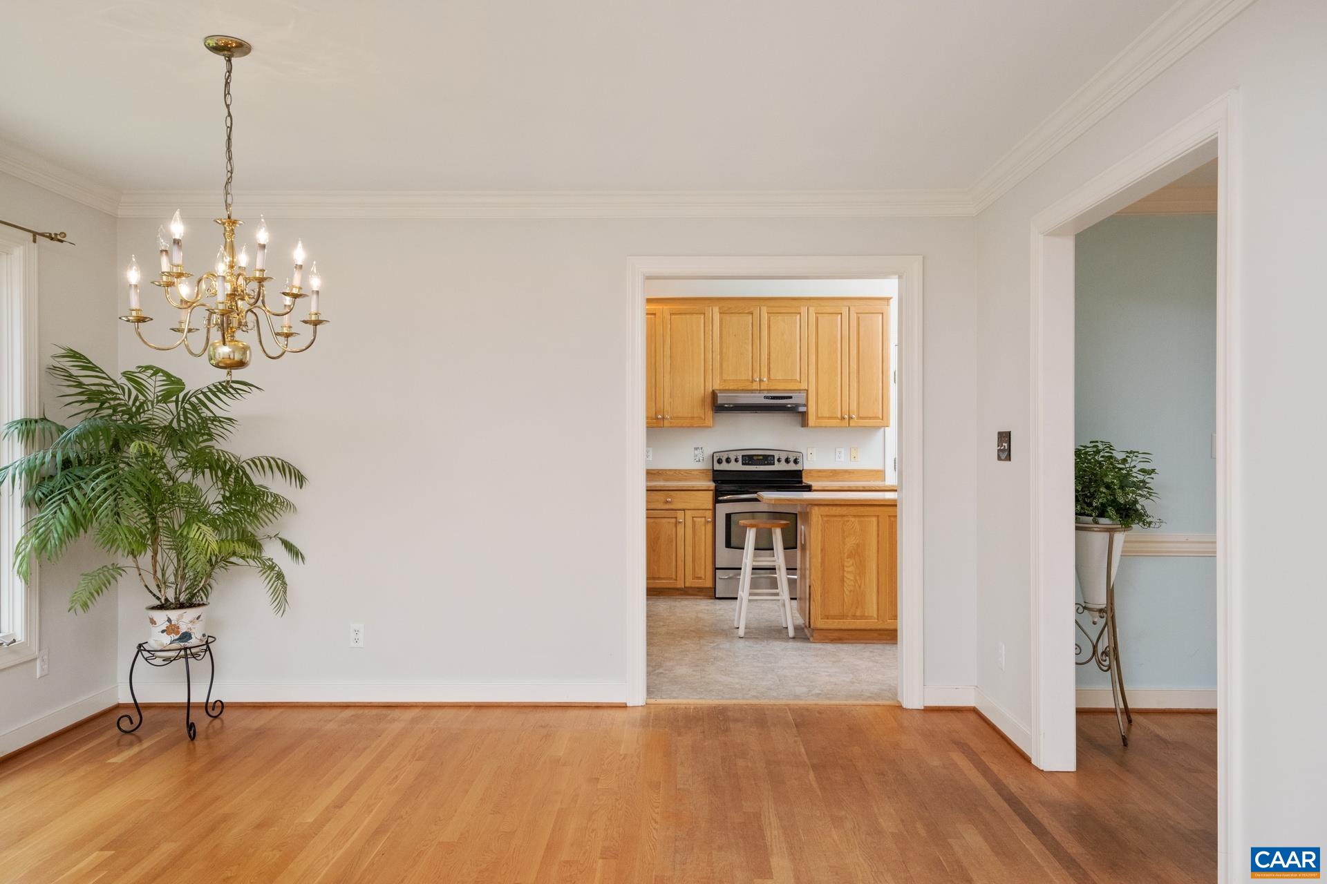 453 PEACOCK DR
