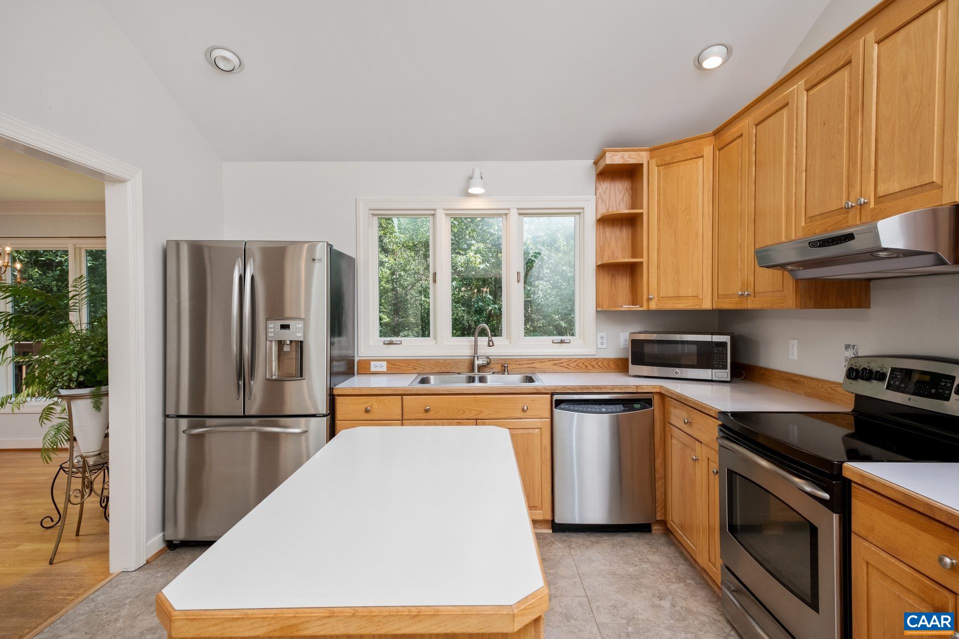 453 PEACOCK DR