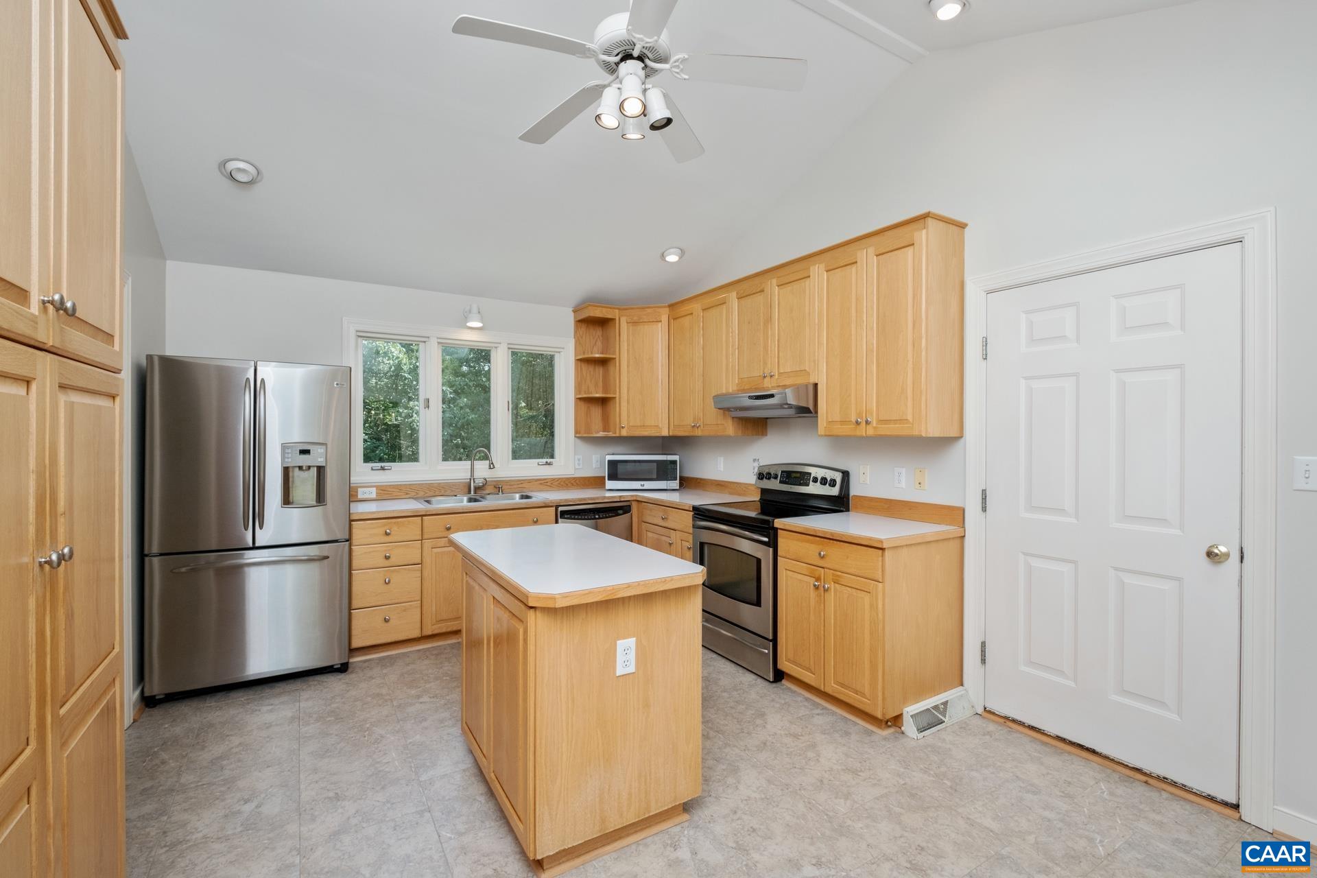 453 PEACOCK DR