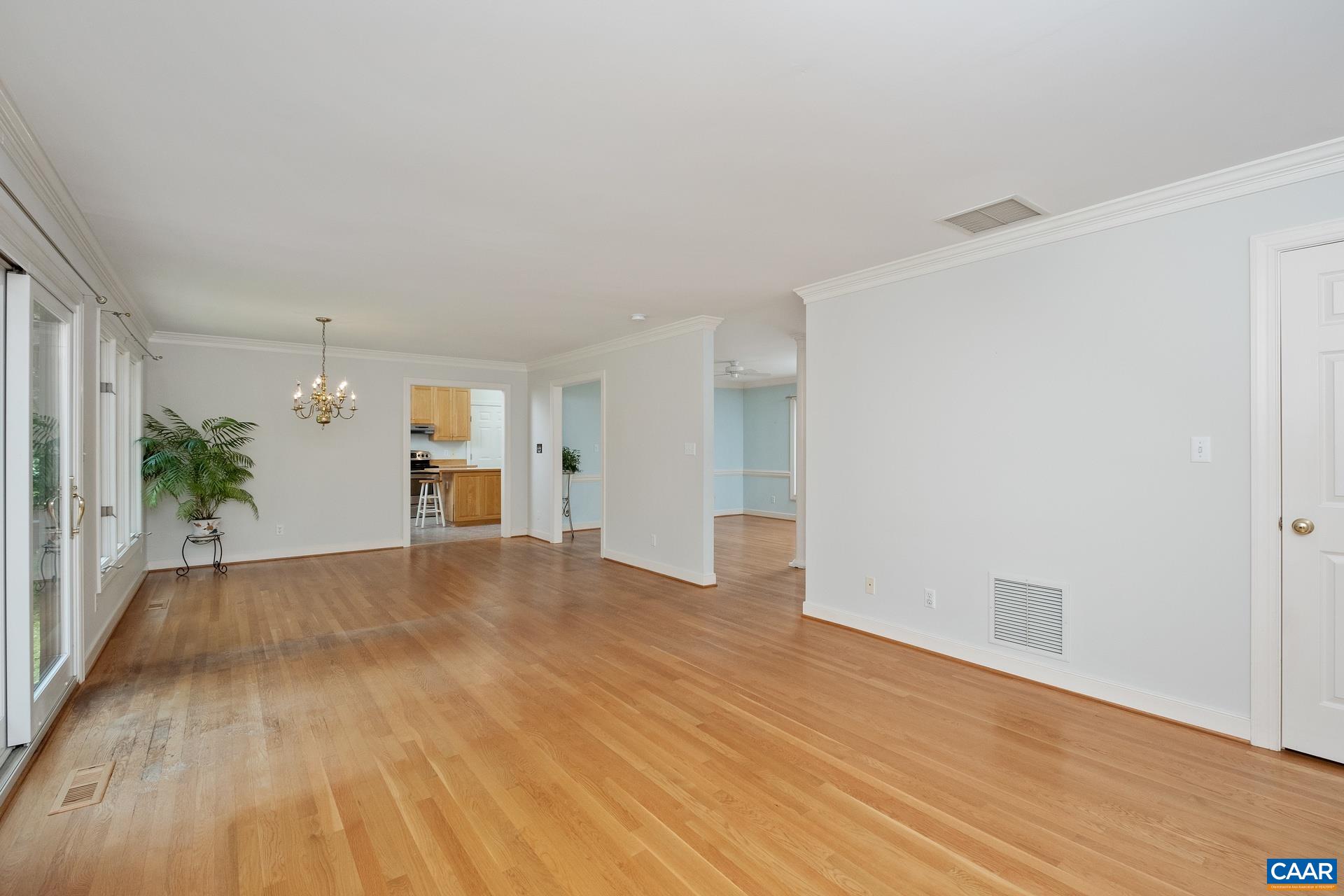 453 PEACOCK DR