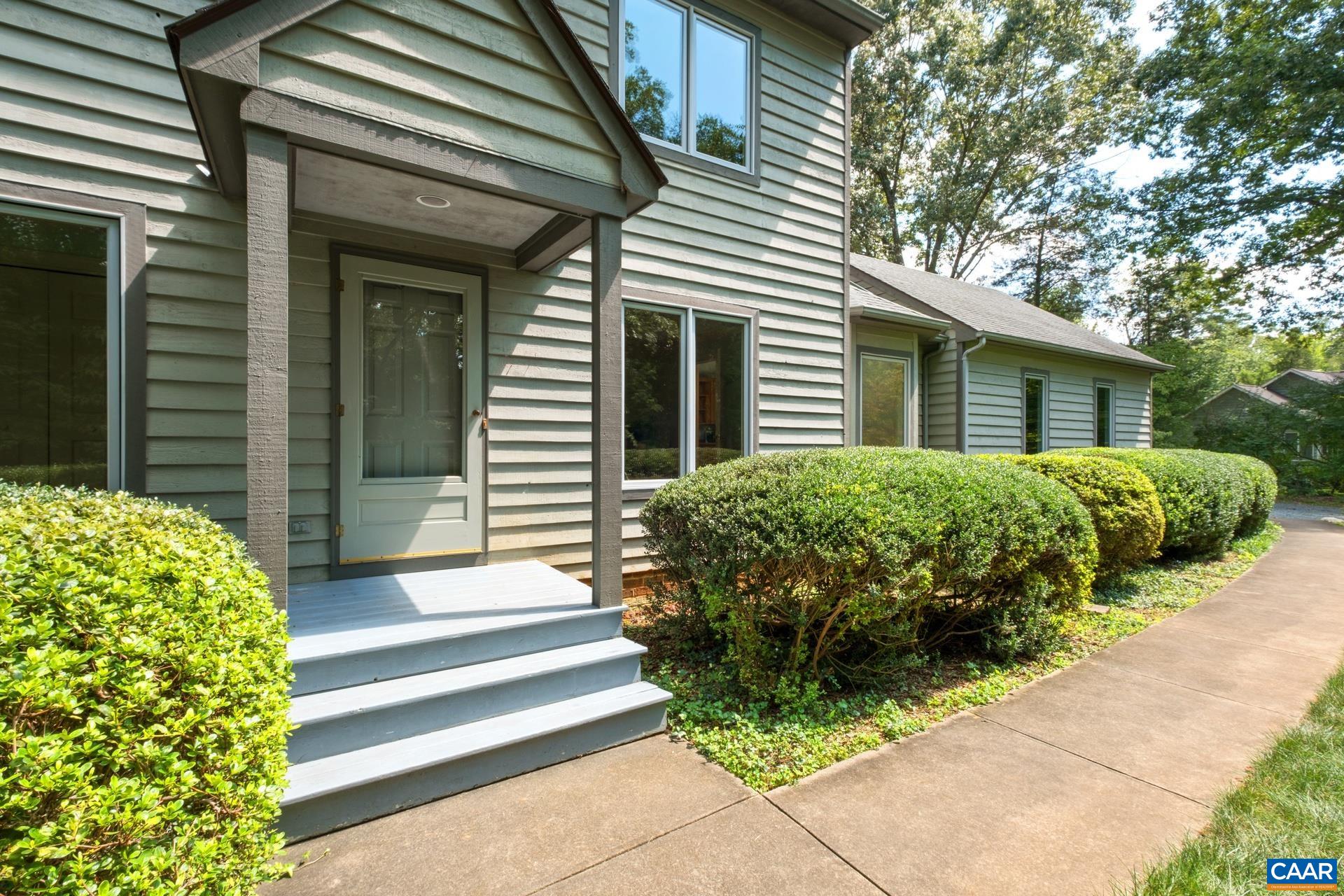 453 PEACOCK DR