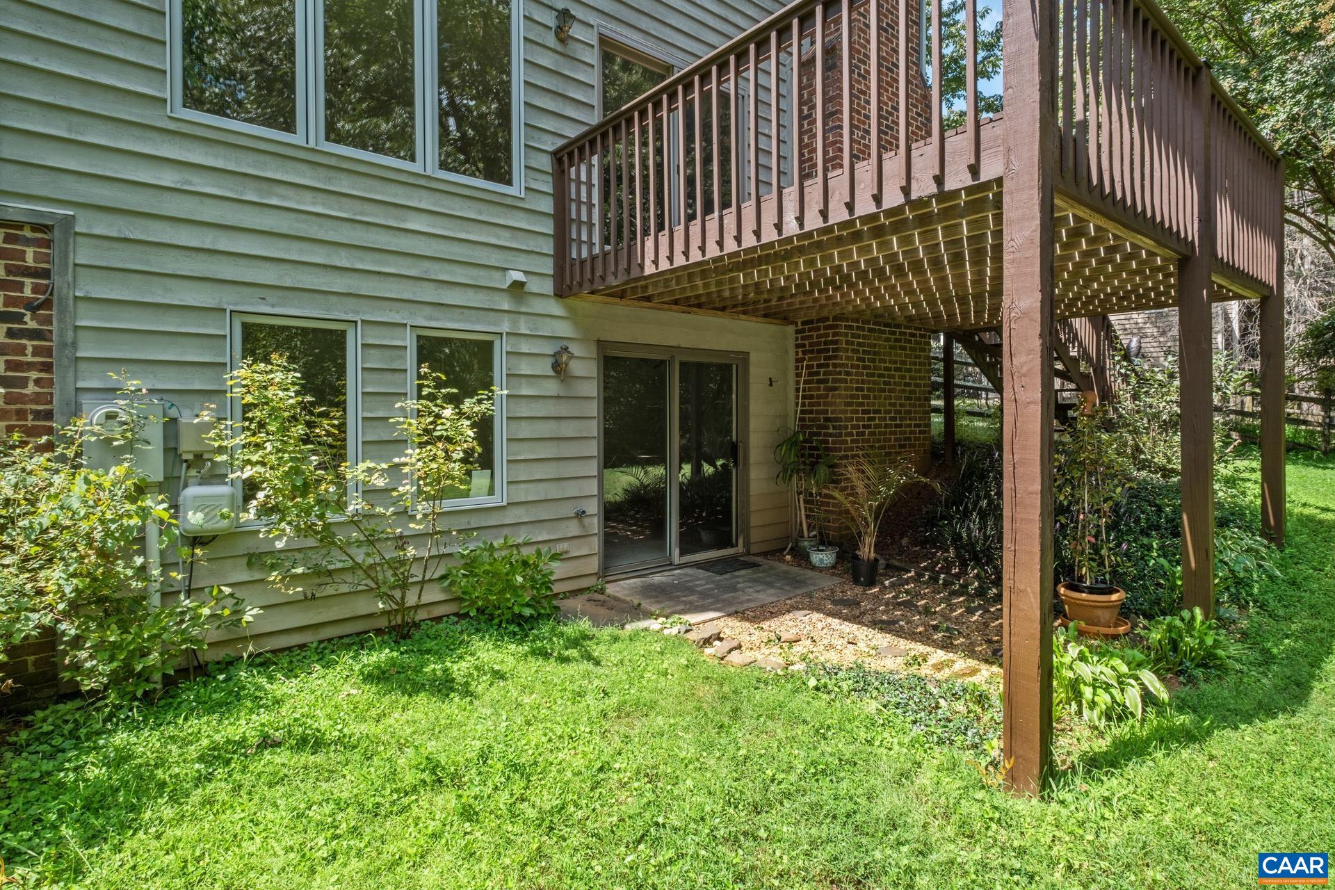 453 PEACOCK DR