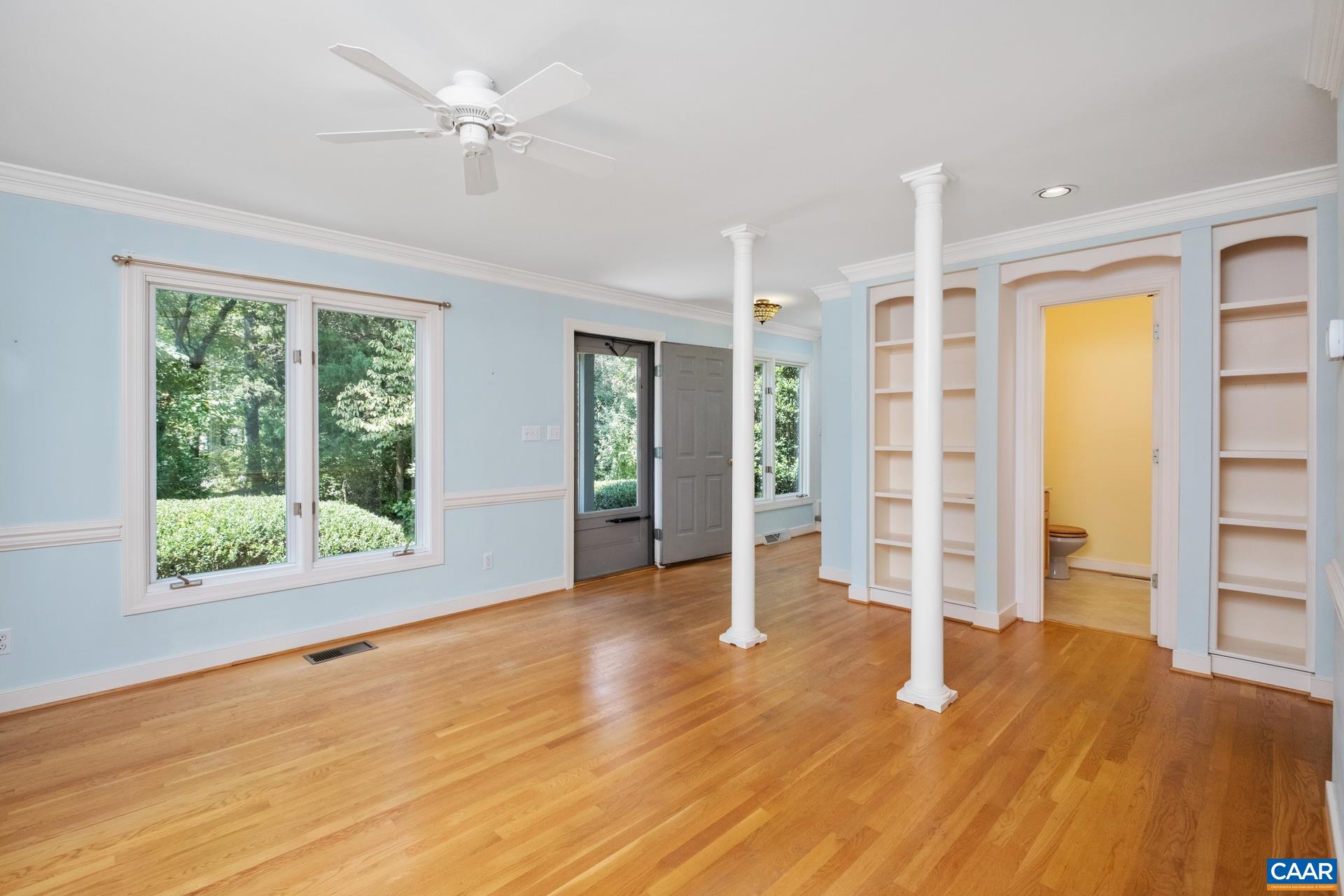 453 PEACOCK DR