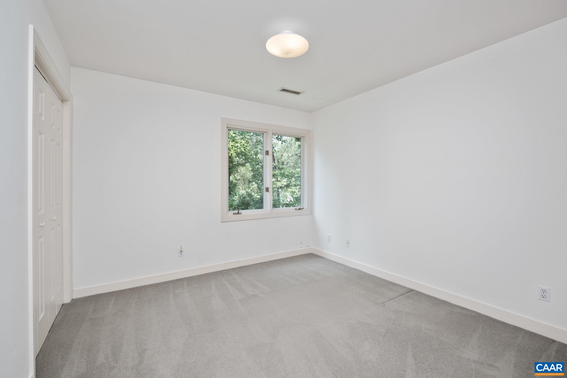 453 PEACOCK DR