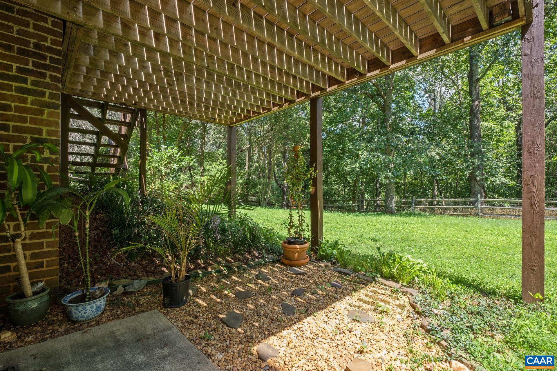 453 PEACOCK DR