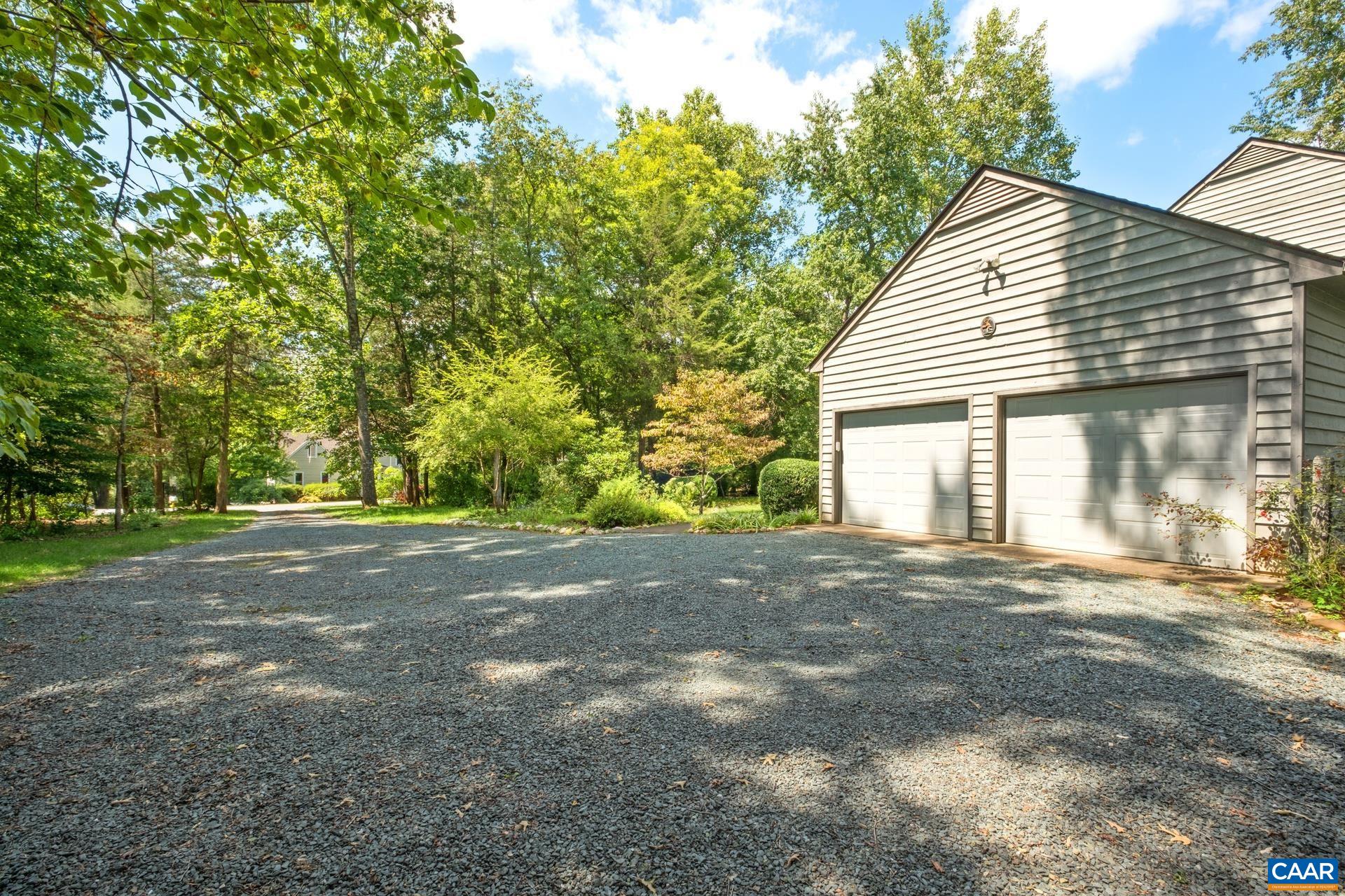 453 PEACOCK DR