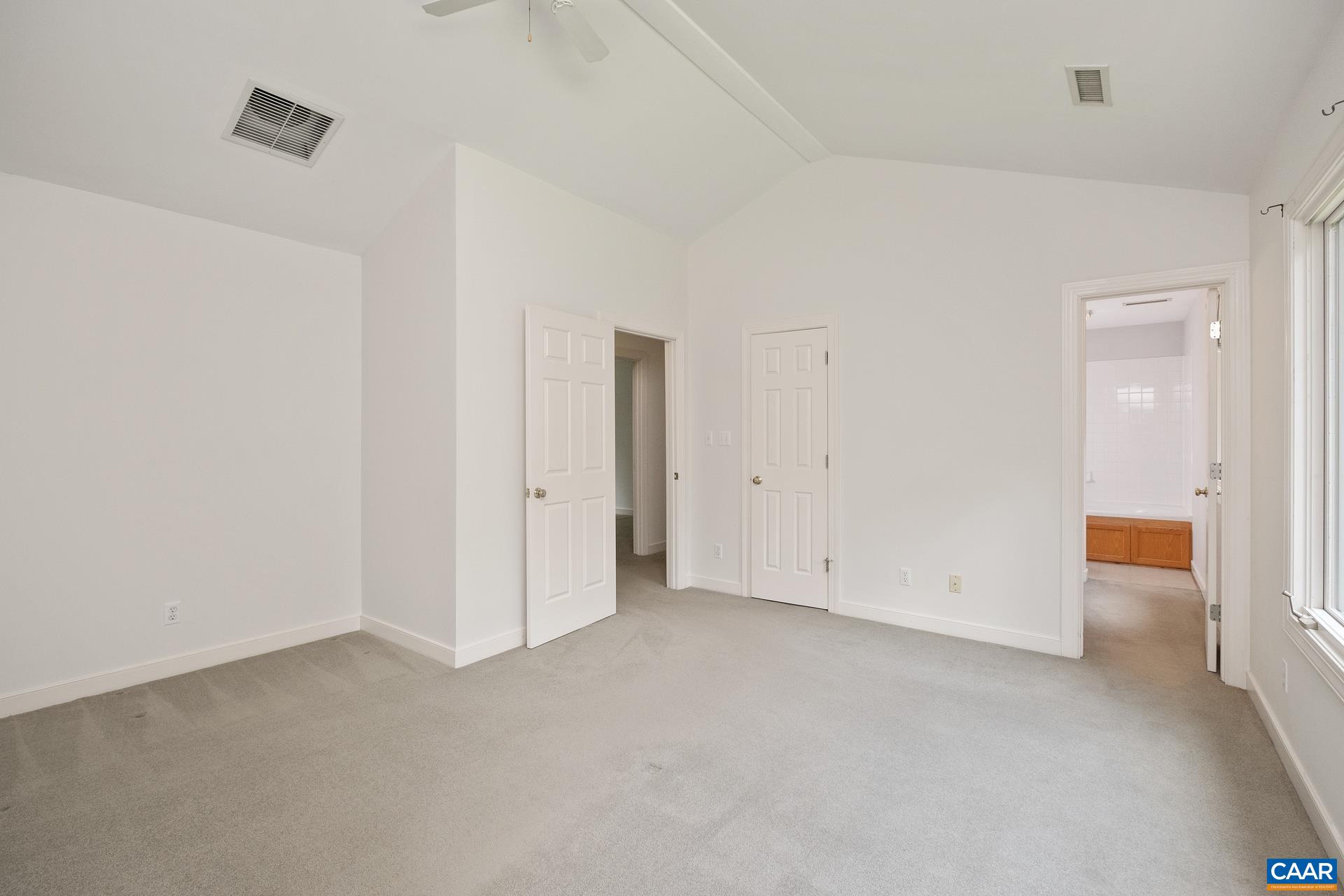 453 PEACOCK DR