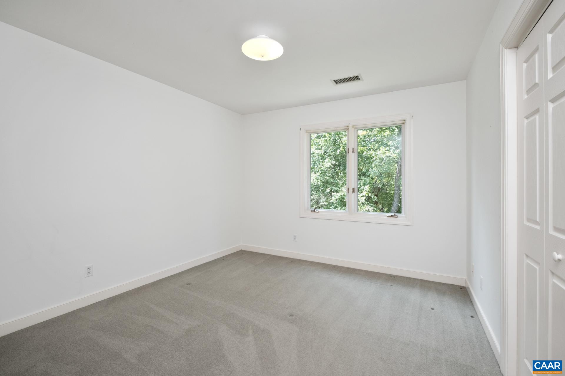 453 PEACOCK DR