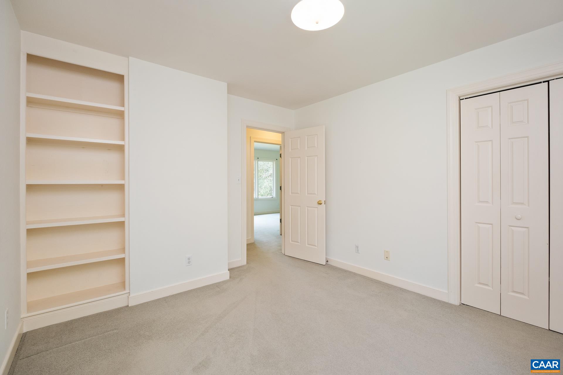 453 PEACOCK DR
