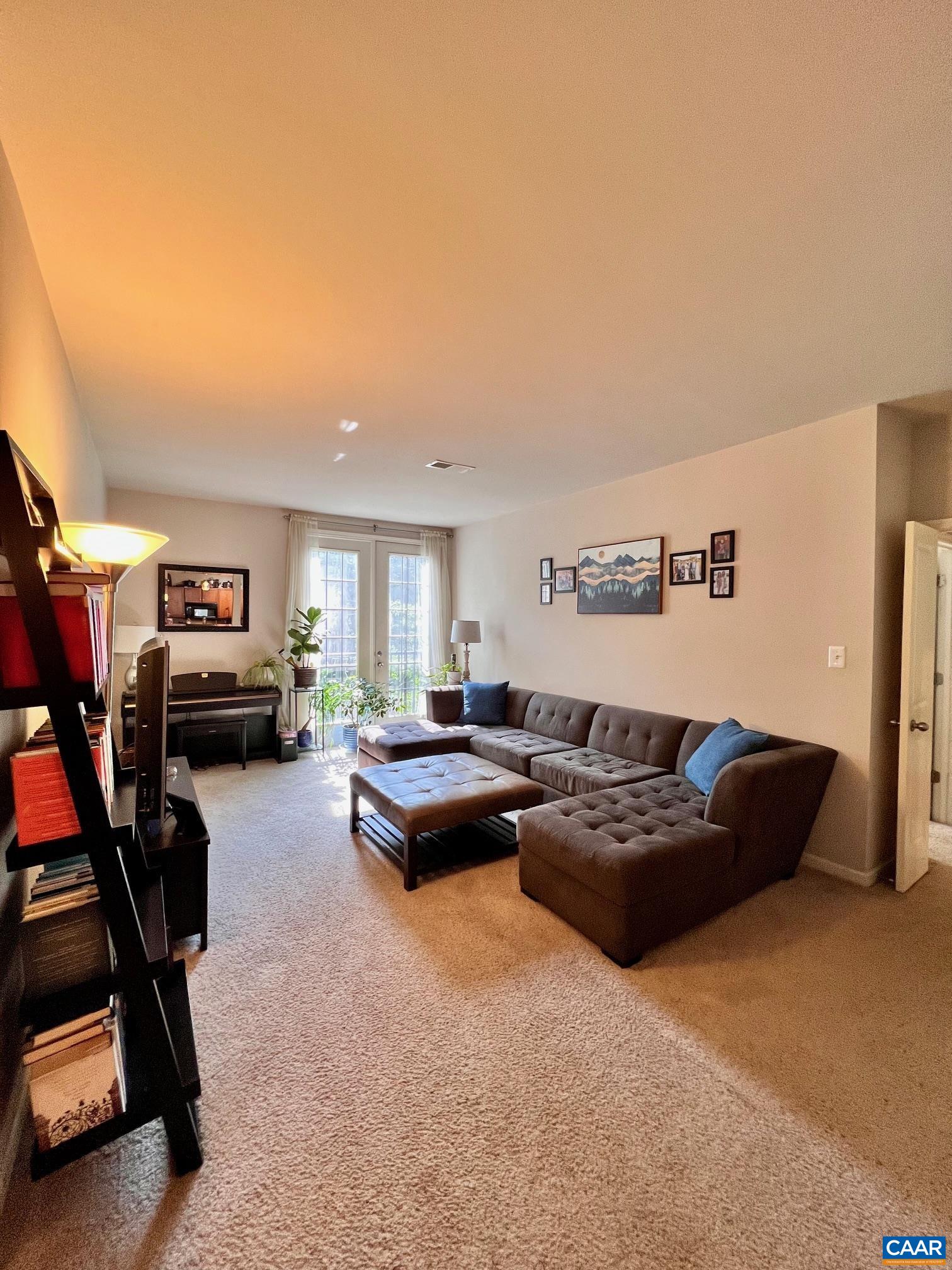 705 WALKER SQ Unit: 2a