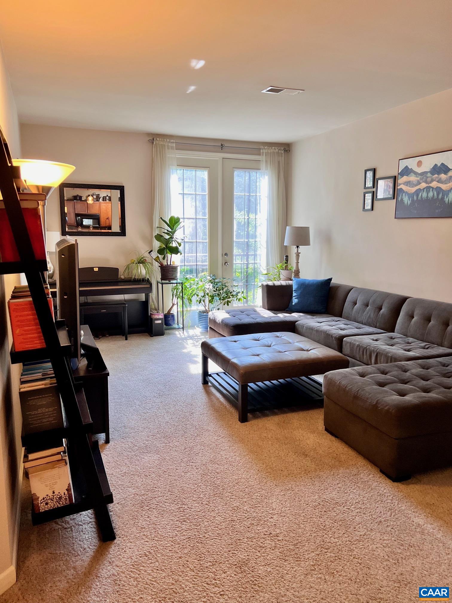 705 WALKER SQ Unit: 2a
