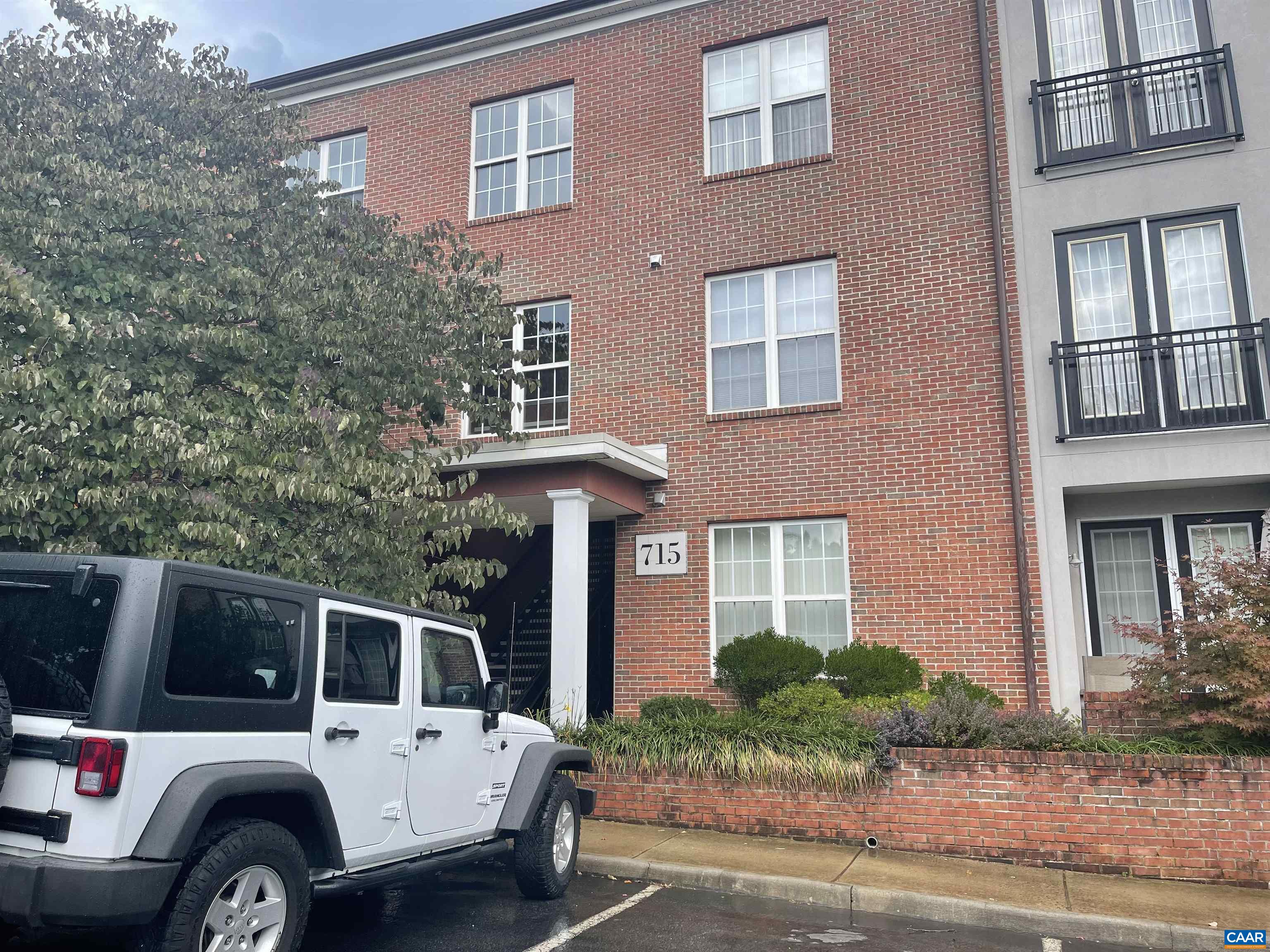 705 WALKER SQ Unit: 2a