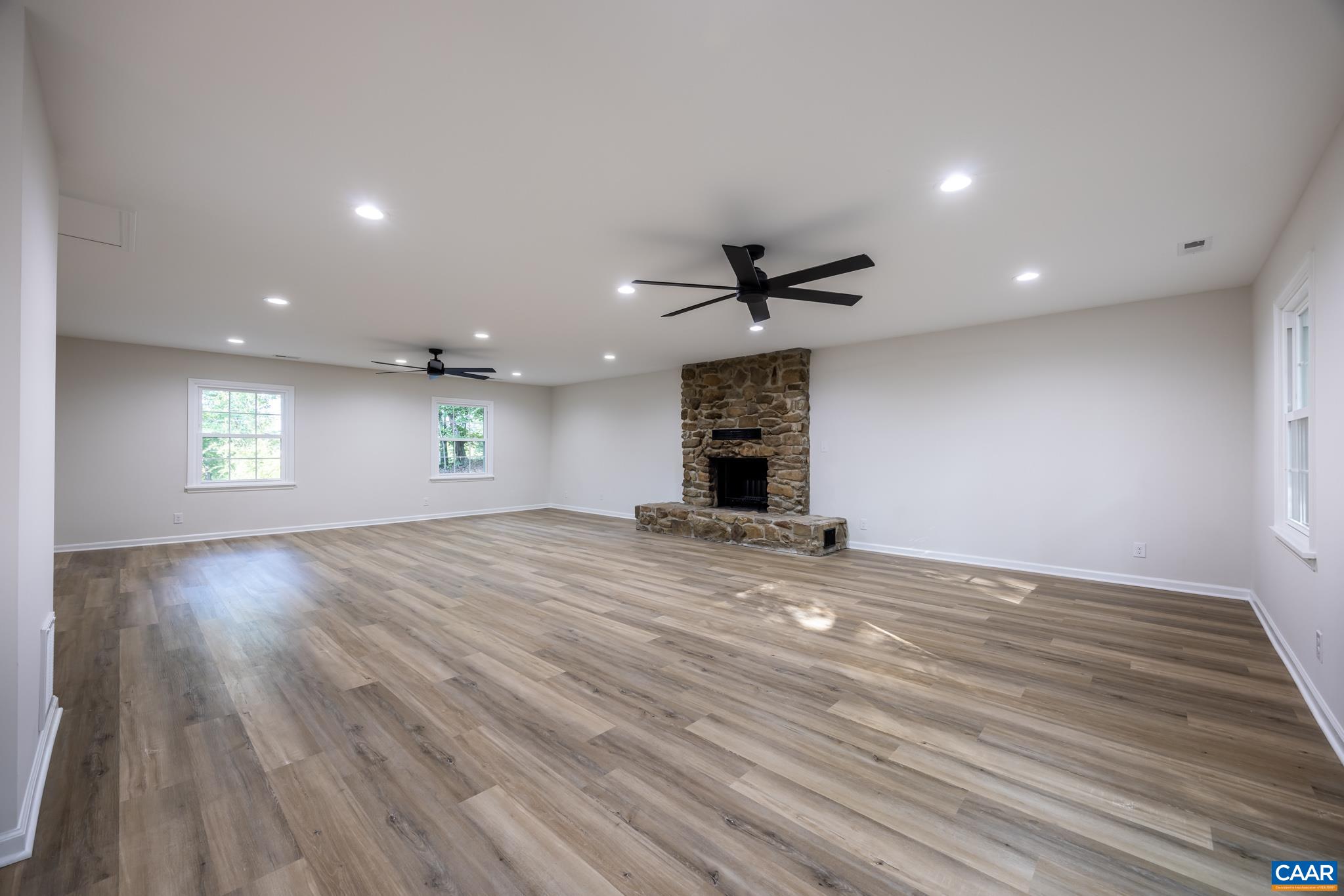 203 SUNSET DR