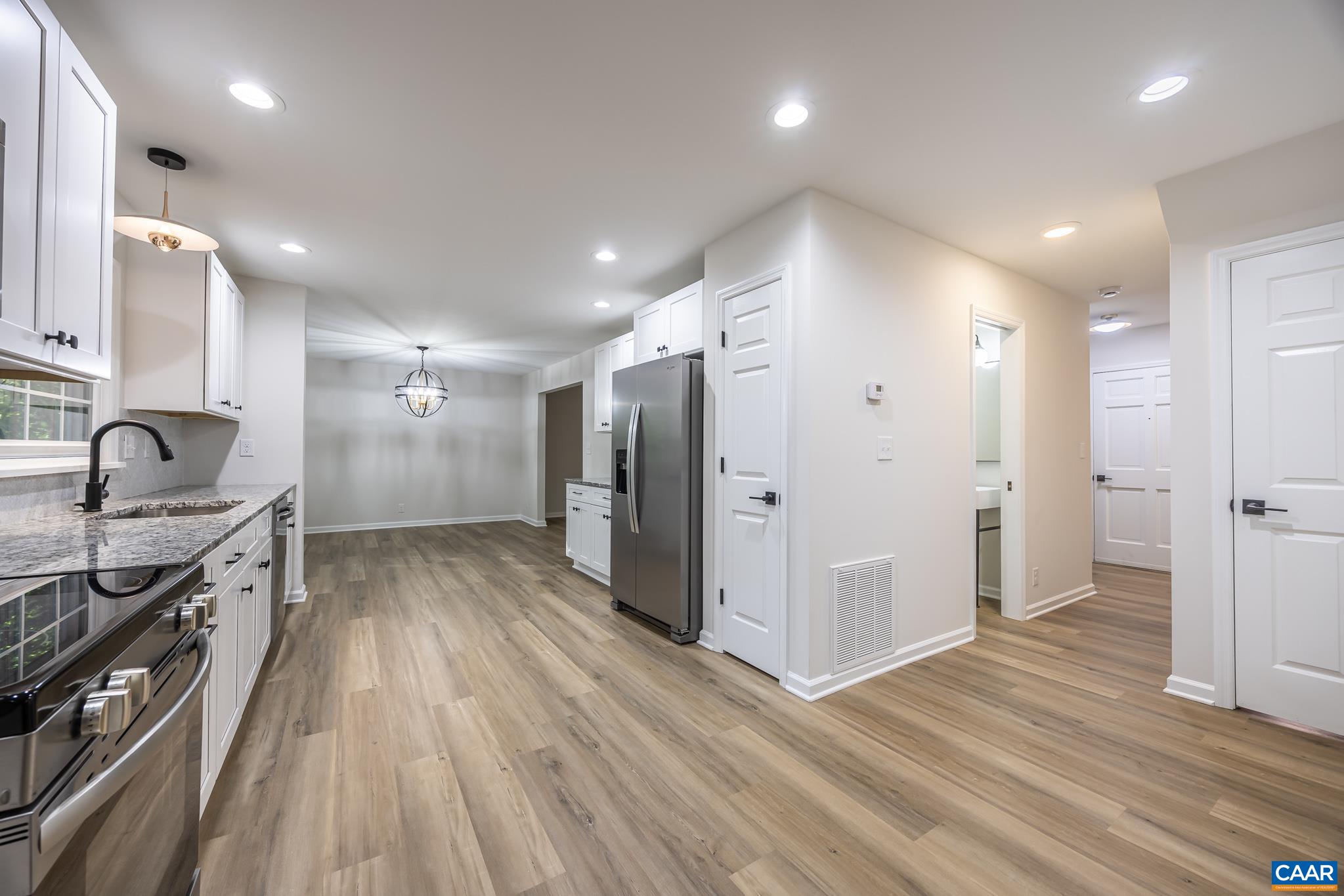 203 SUNSET DR