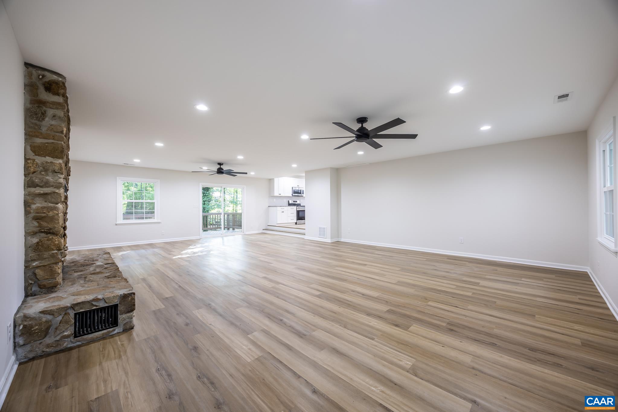 203 SUNSET DR