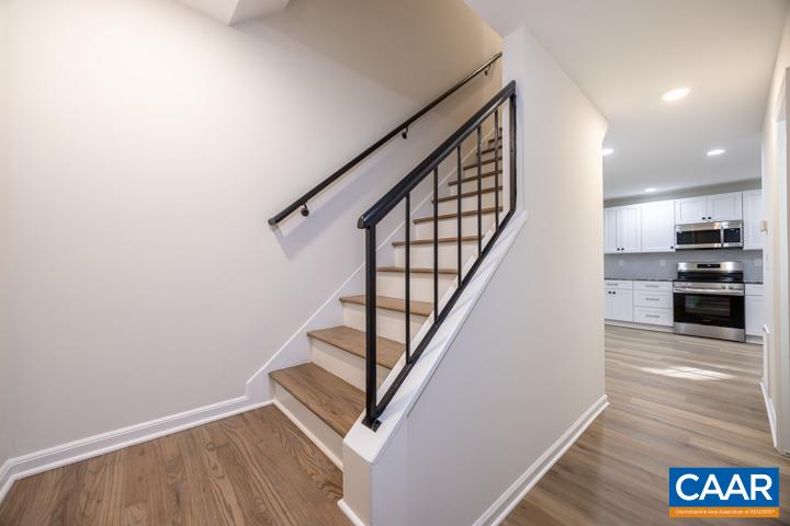 203 SUNSET DR