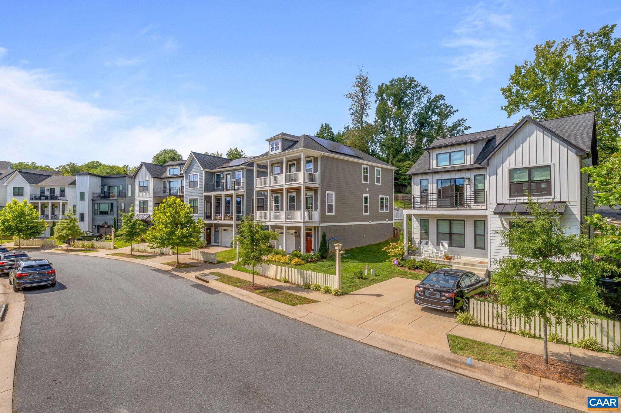 328 HUNTLEY AVE