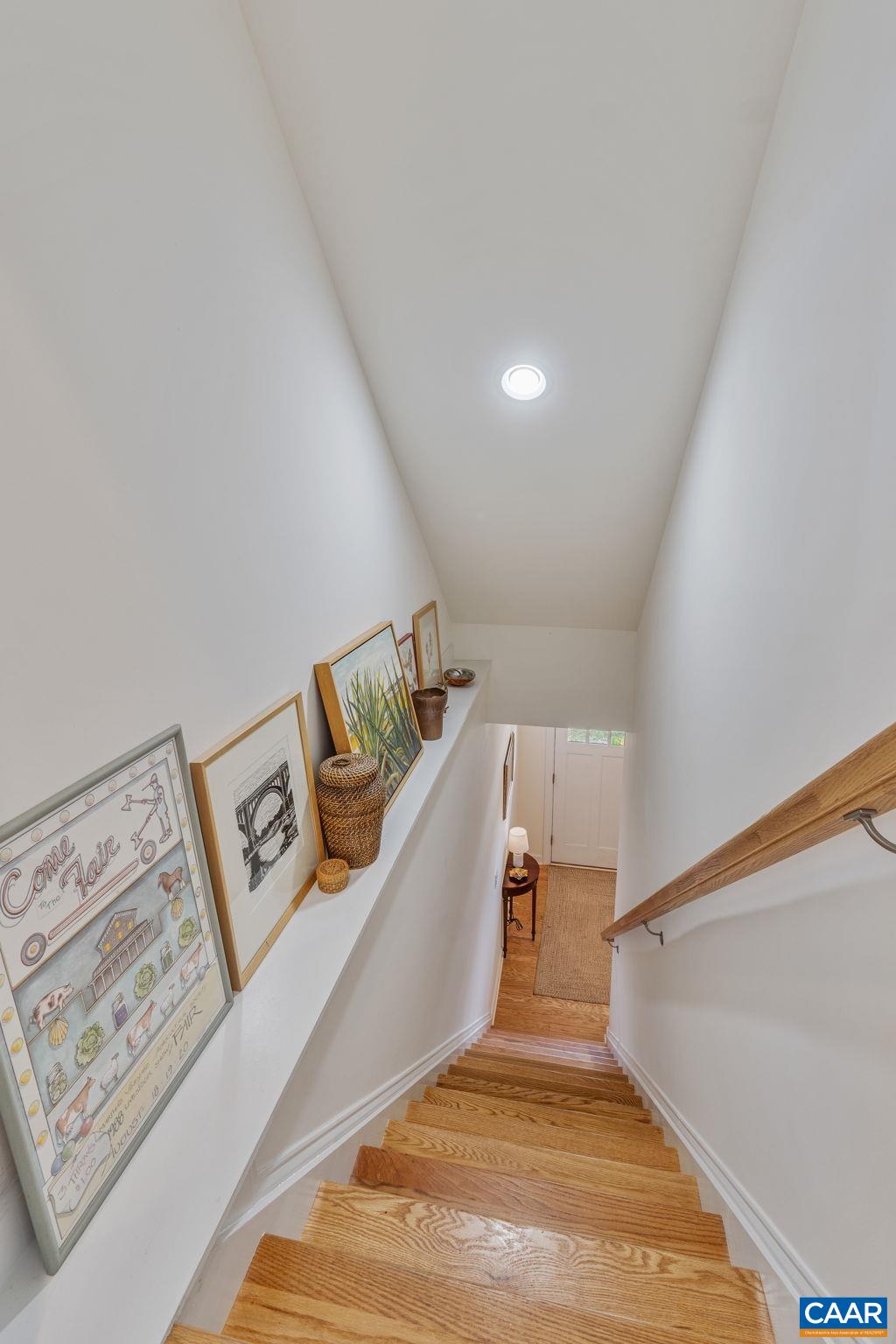 328 HUNTLEY AVE