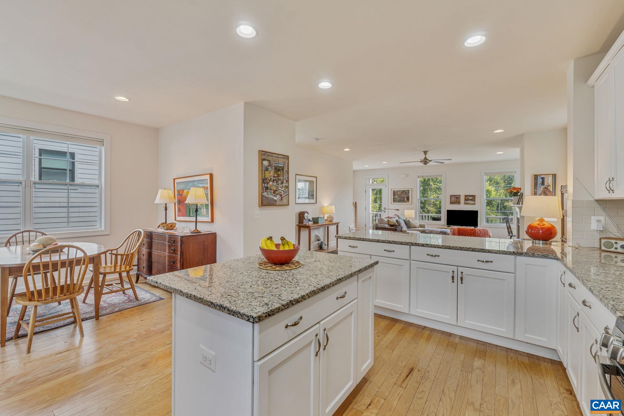 328 HUNTLEY AVE