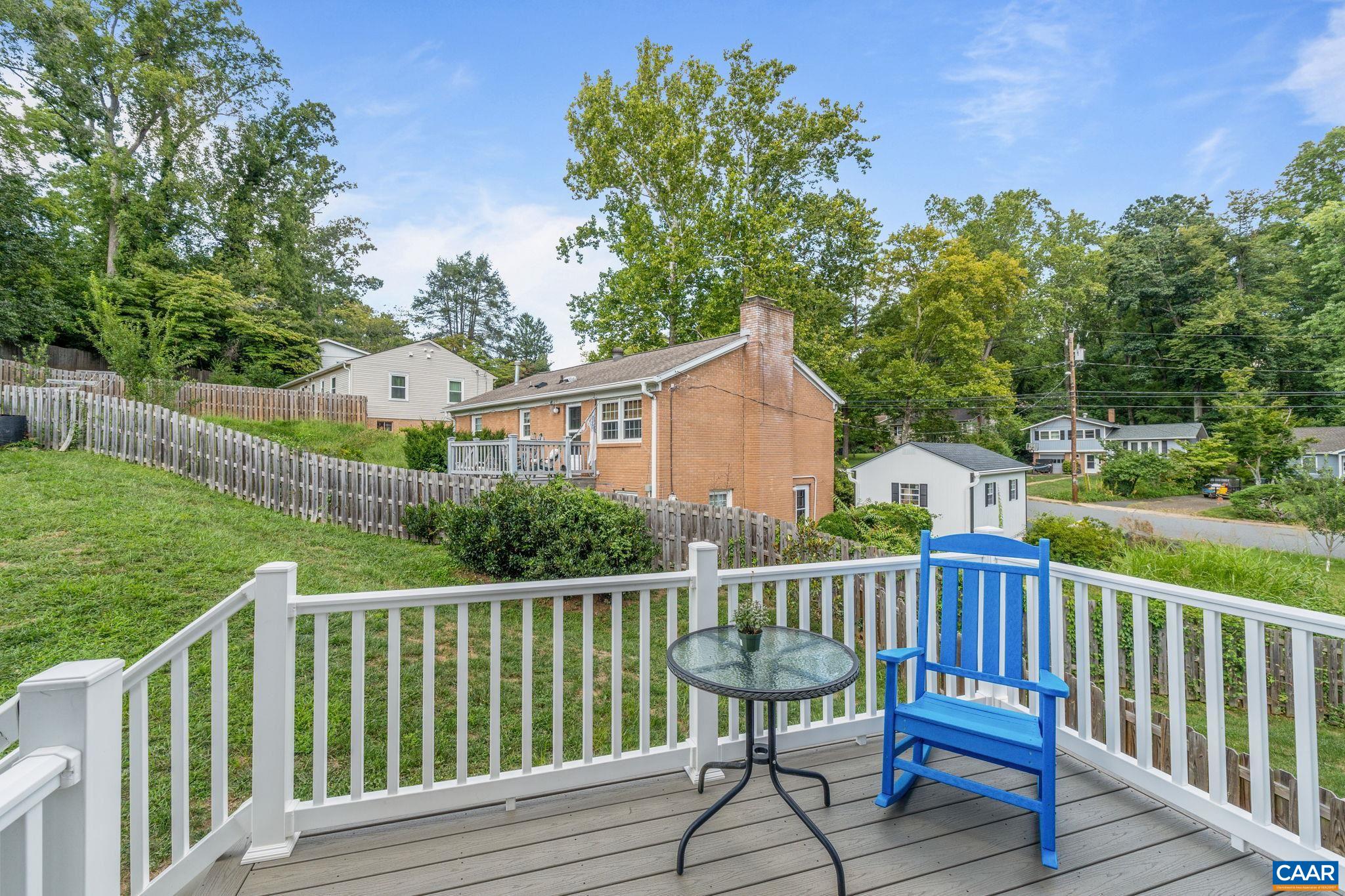 328 HUNTLEY AVE