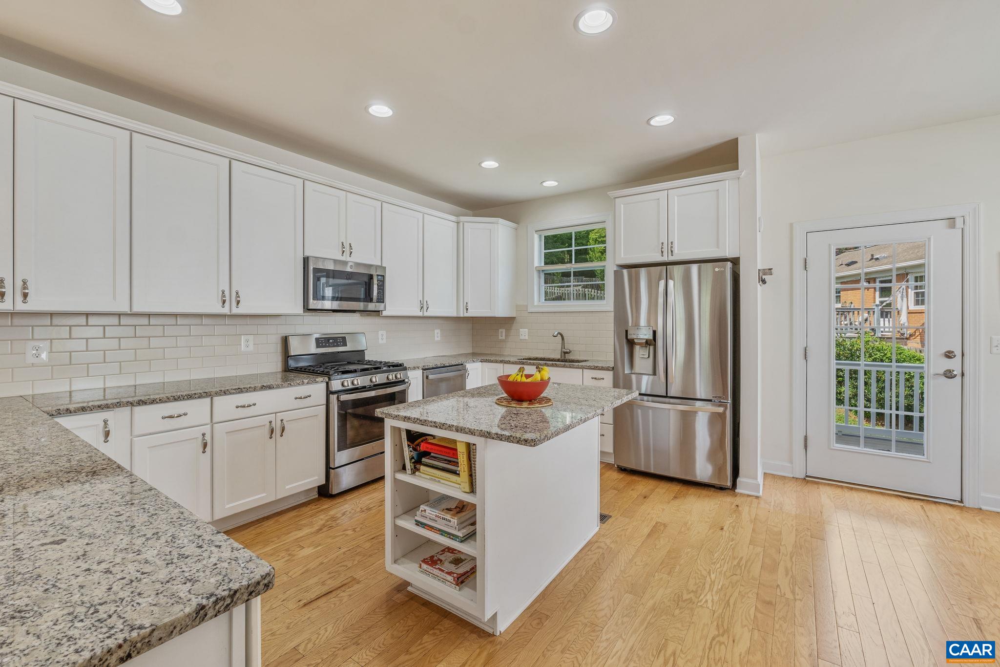 328 HUNTLEY AVE