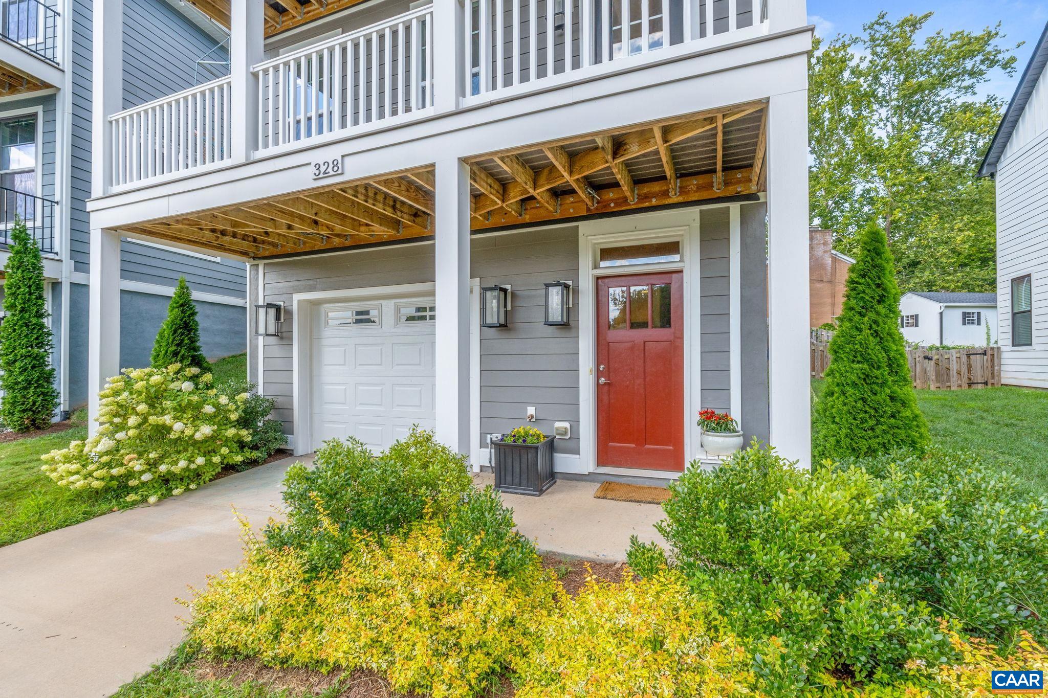 328 HUNTLEY AVE