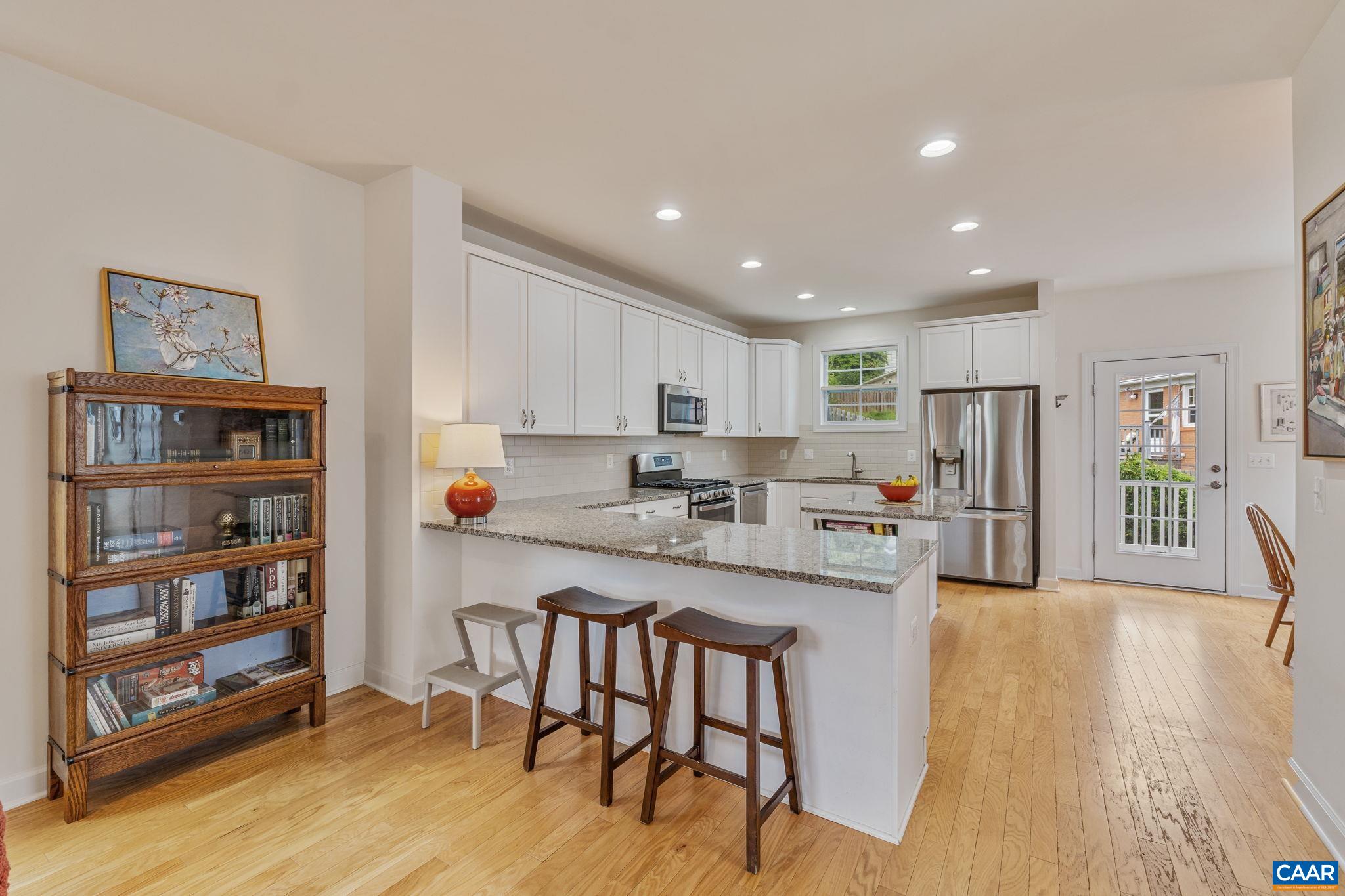 328 HUNTLEY AVE